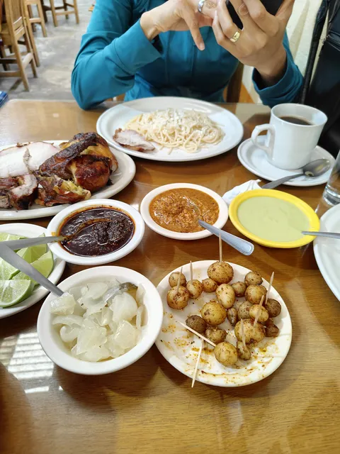 Café Colonial image 5