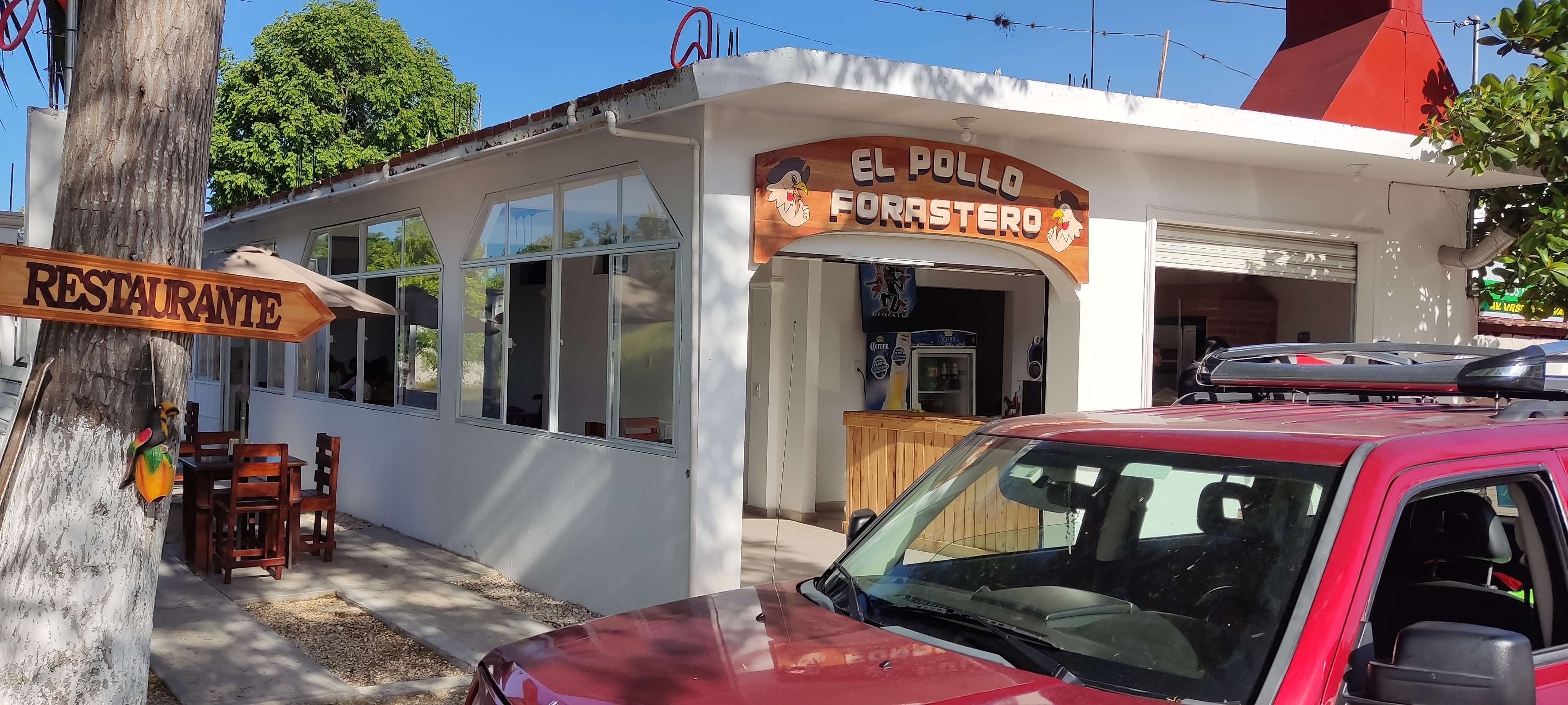 El Pollo Forastero image 1