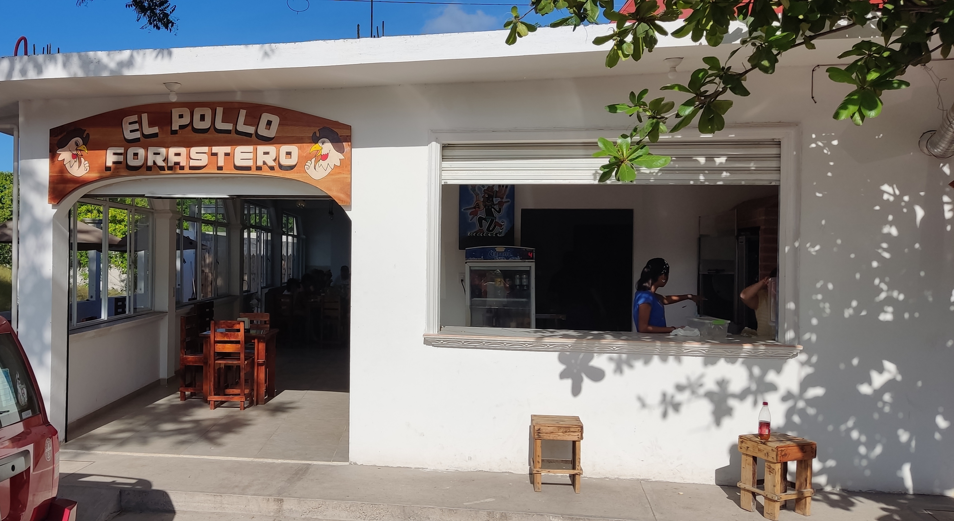 El Pollo Forastero image 2