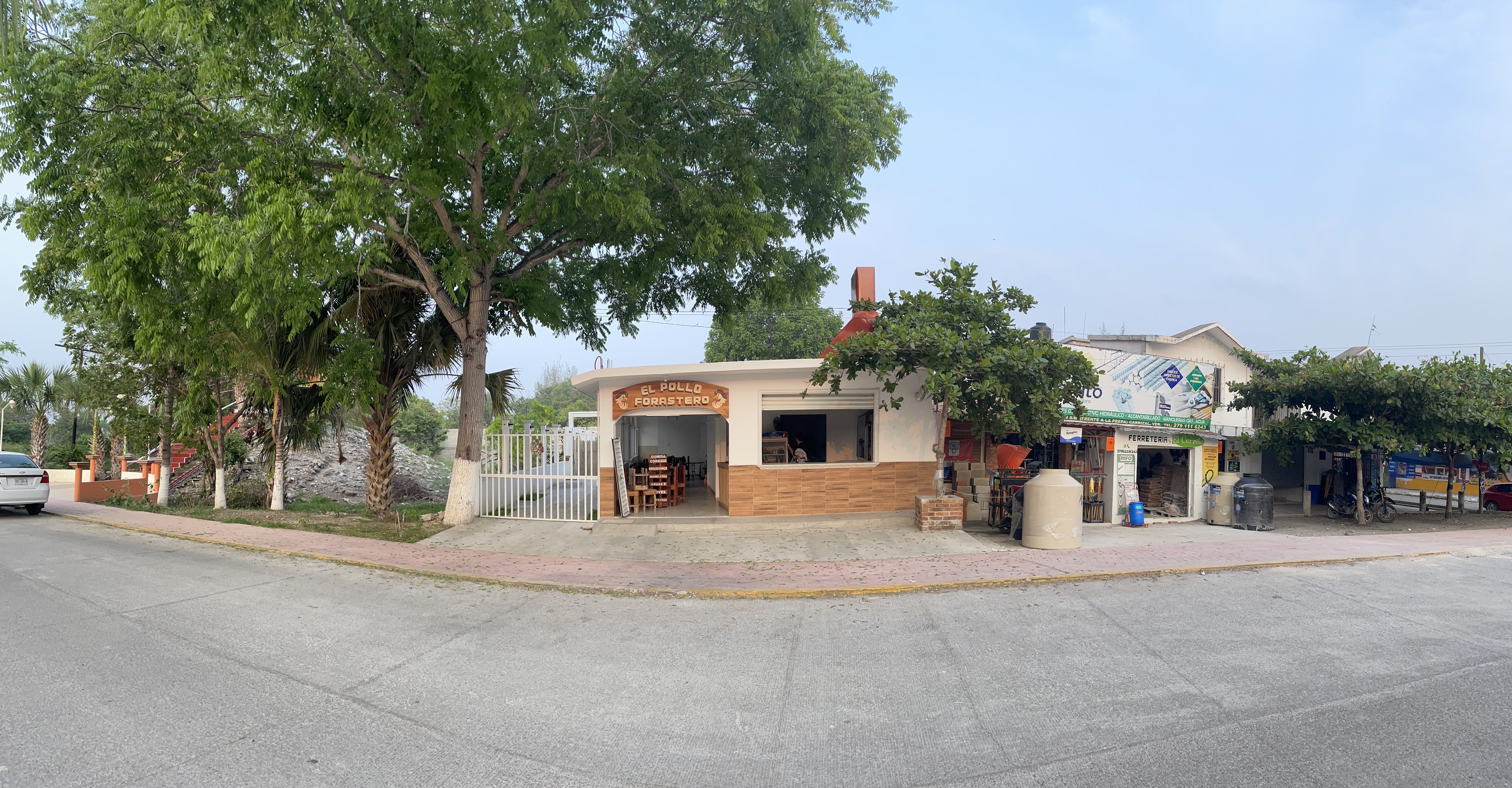 El Pollo Forastero image 4