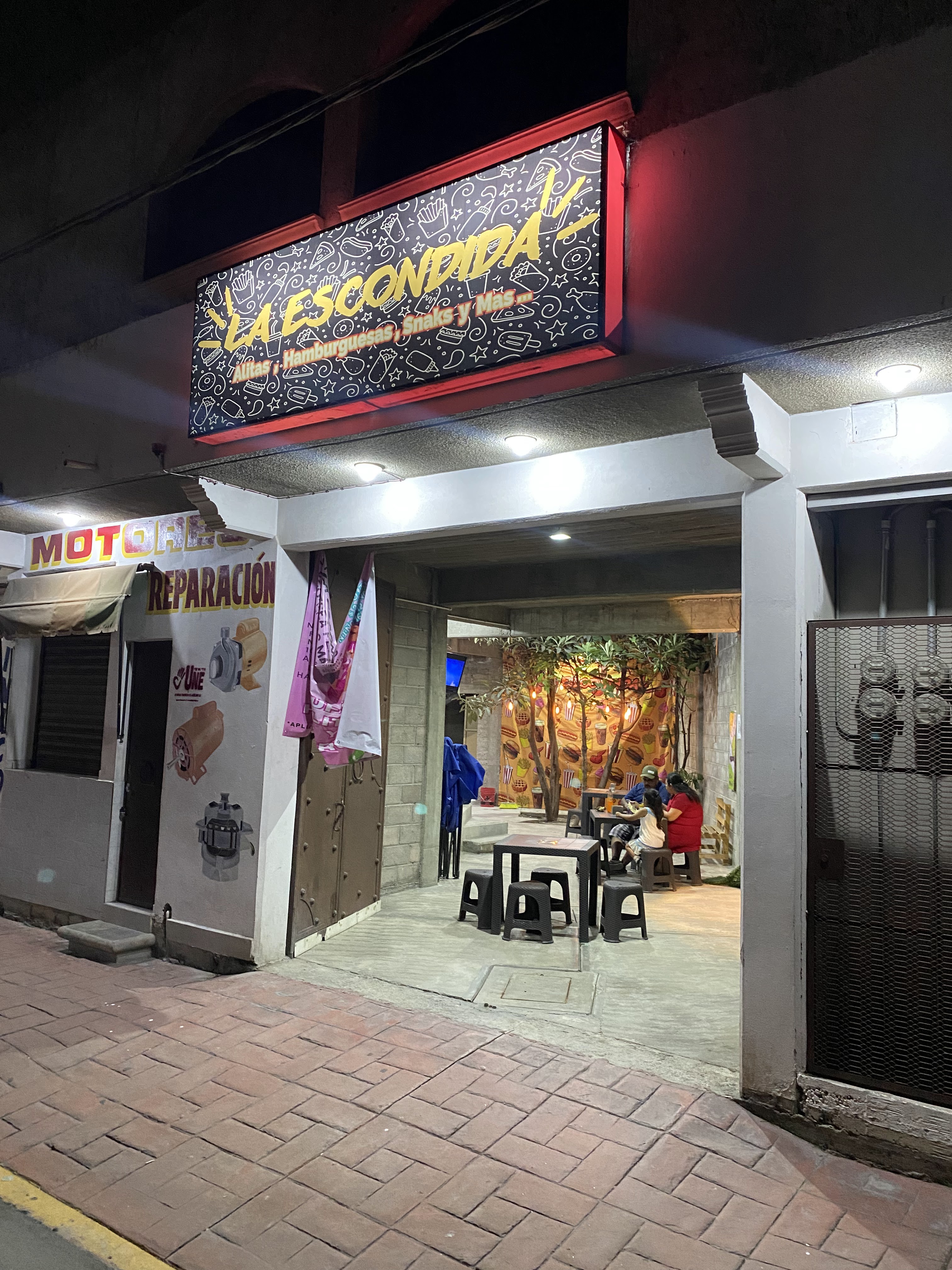 alitasyhamburguesaslaescondida image 7