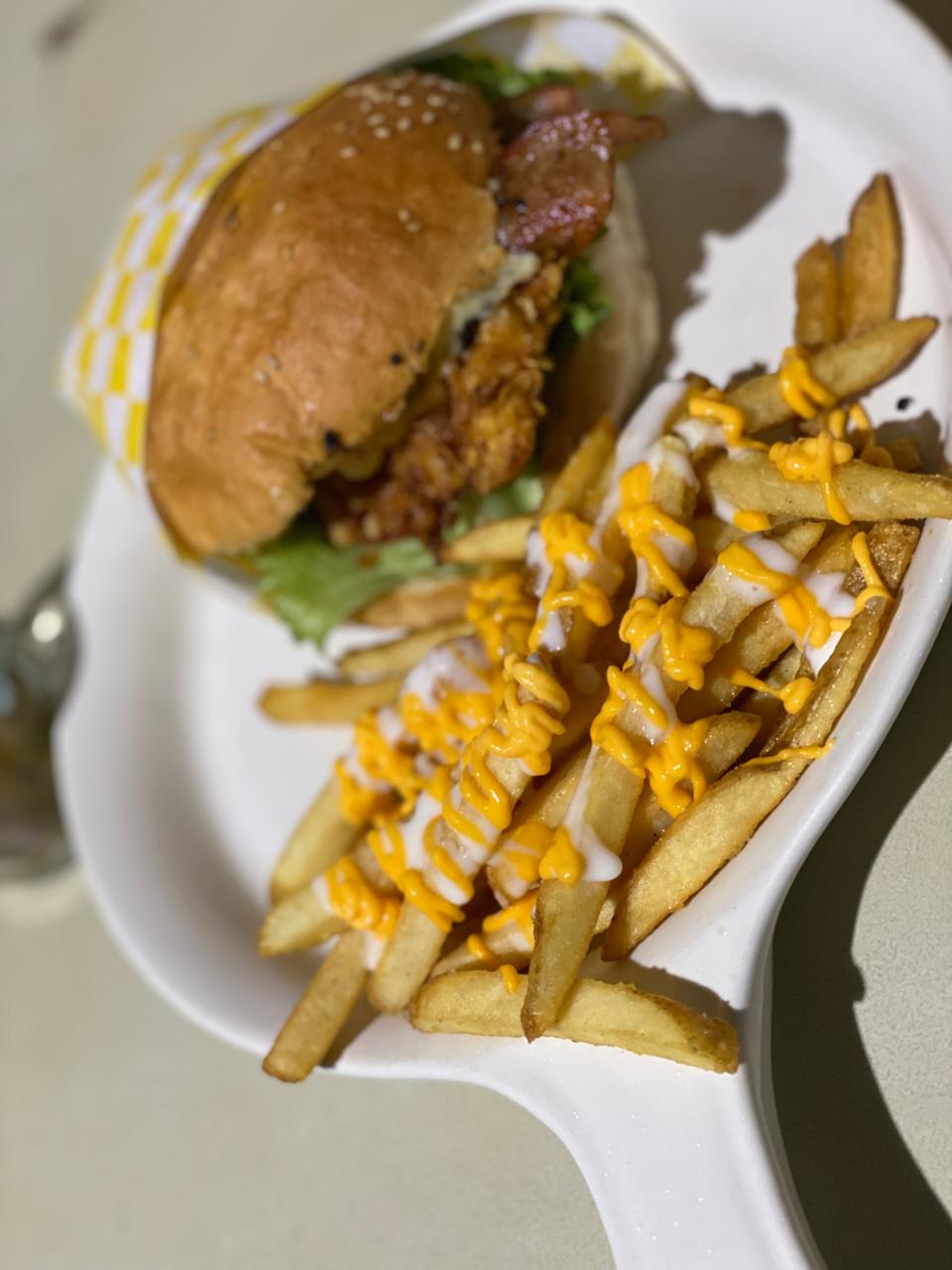 alitasyhamburguesaslaescondida image 9