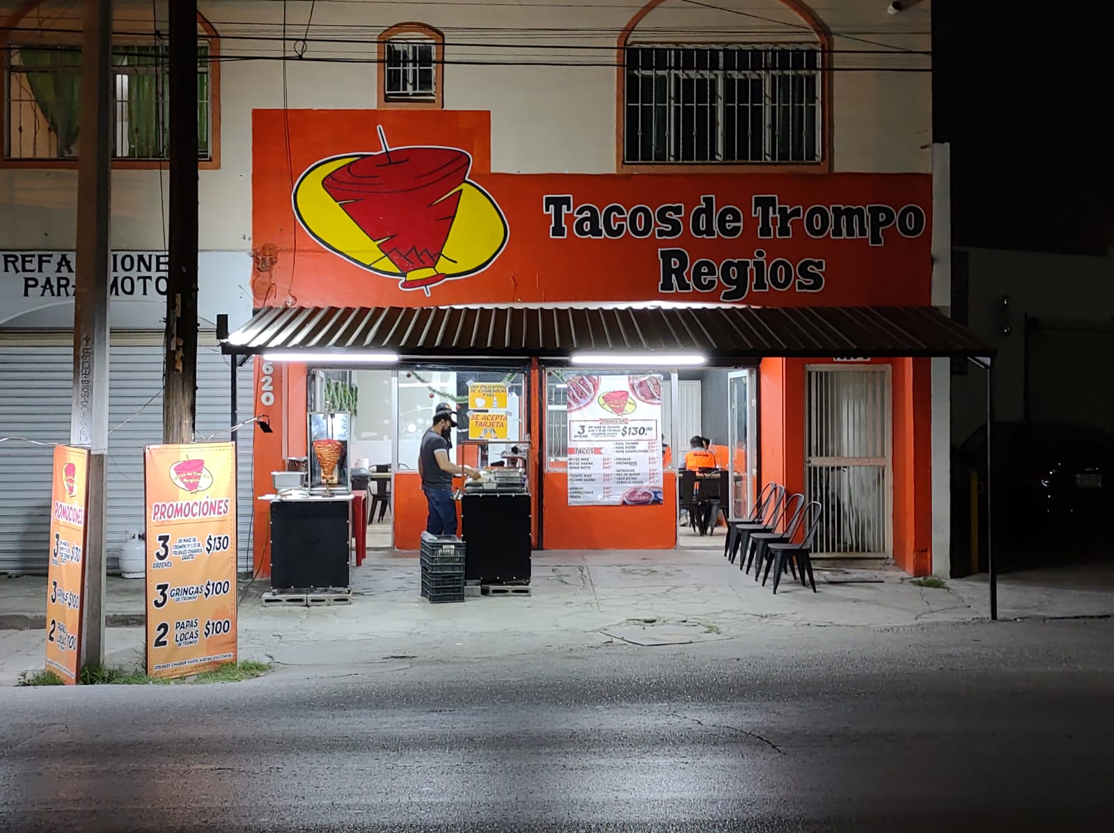 Taquería Regios sucursal del valle image 1