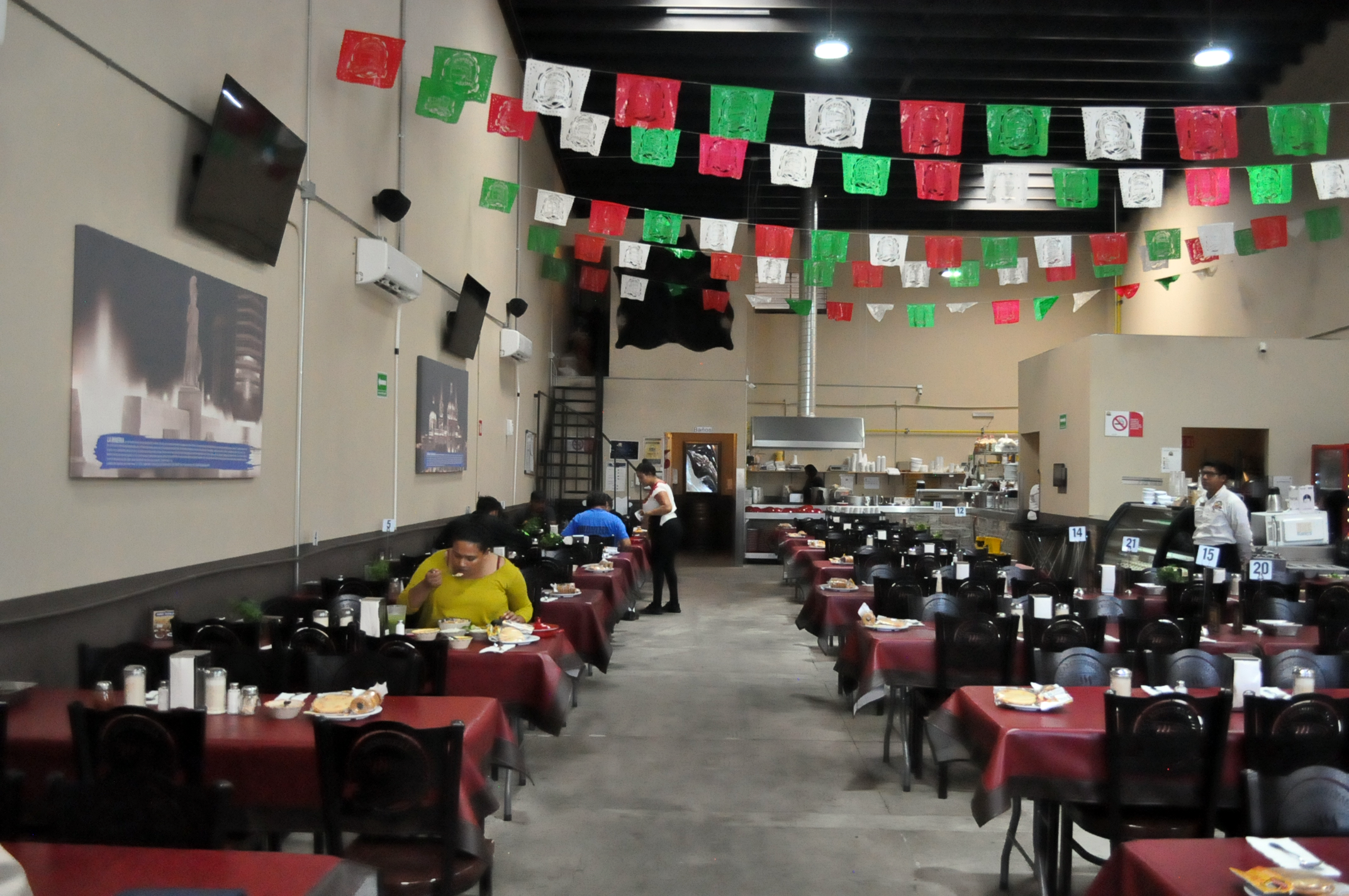 Menudería Guadalajara Rosarito Daniel Valdez and Family from El Centro California image 3