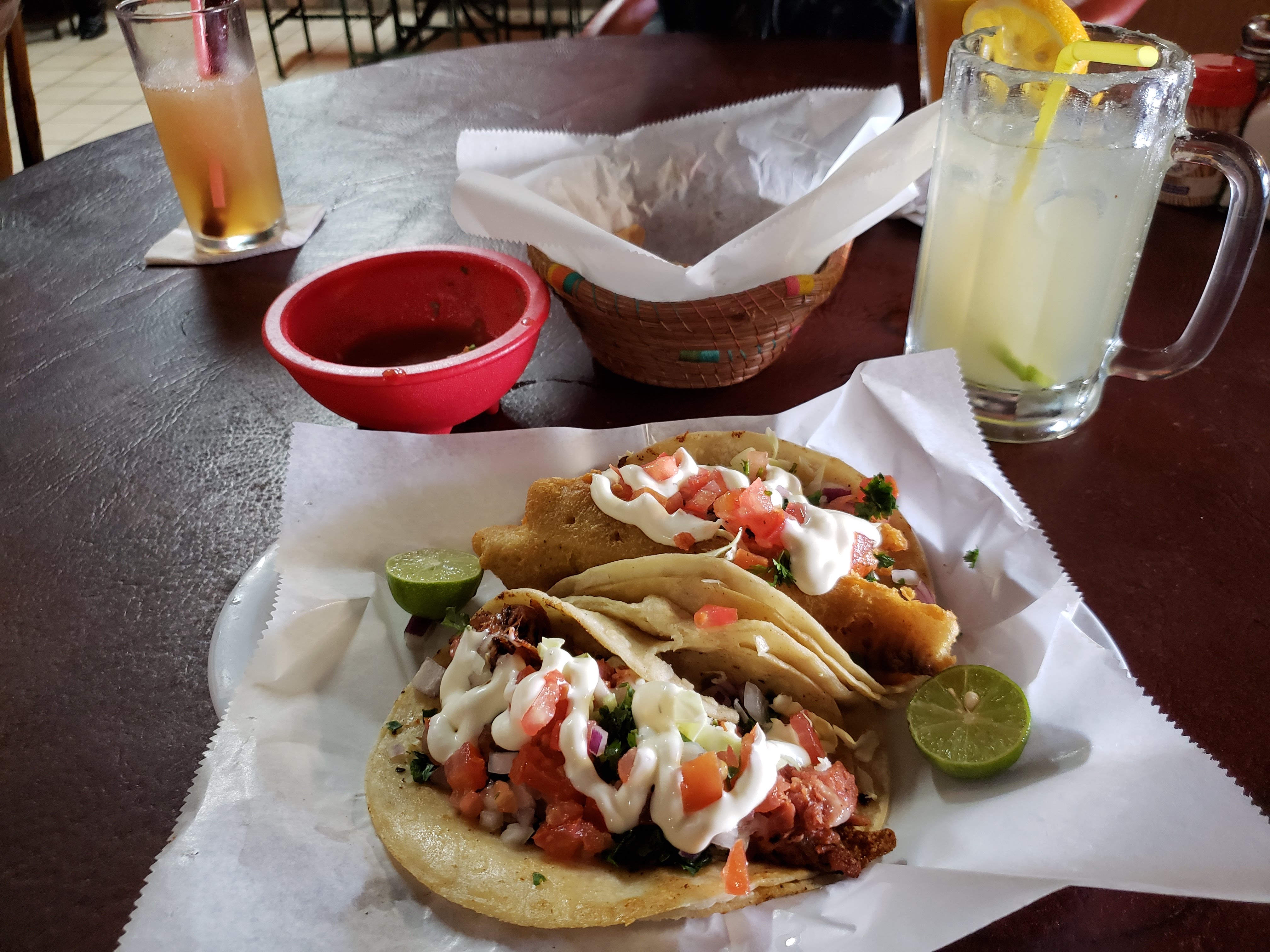 Carnes y Mariscos Los Molcajetes Restaurant image 2