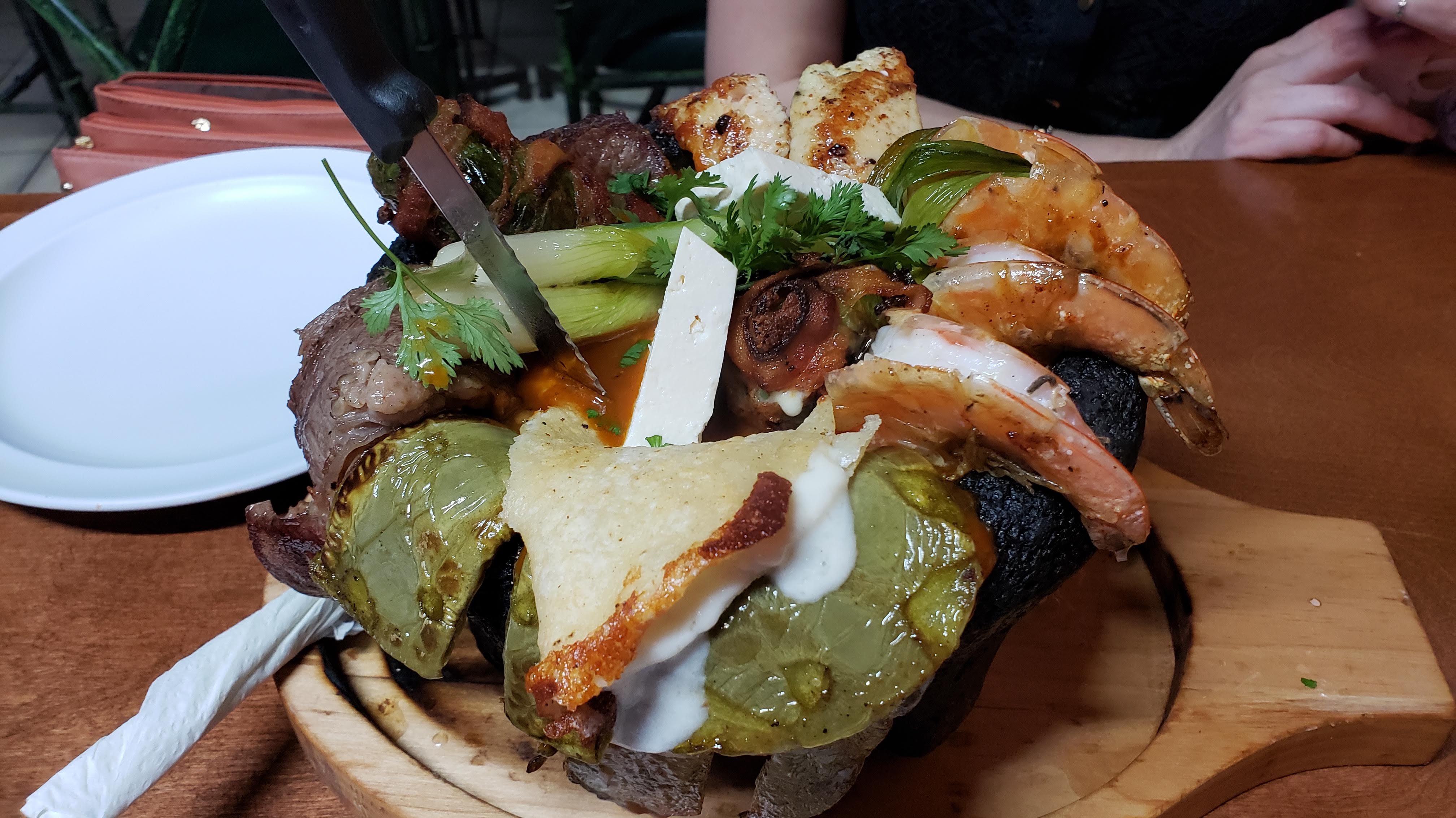 Carnes y Mariscos Los Molcajetes Restaurant image 6
