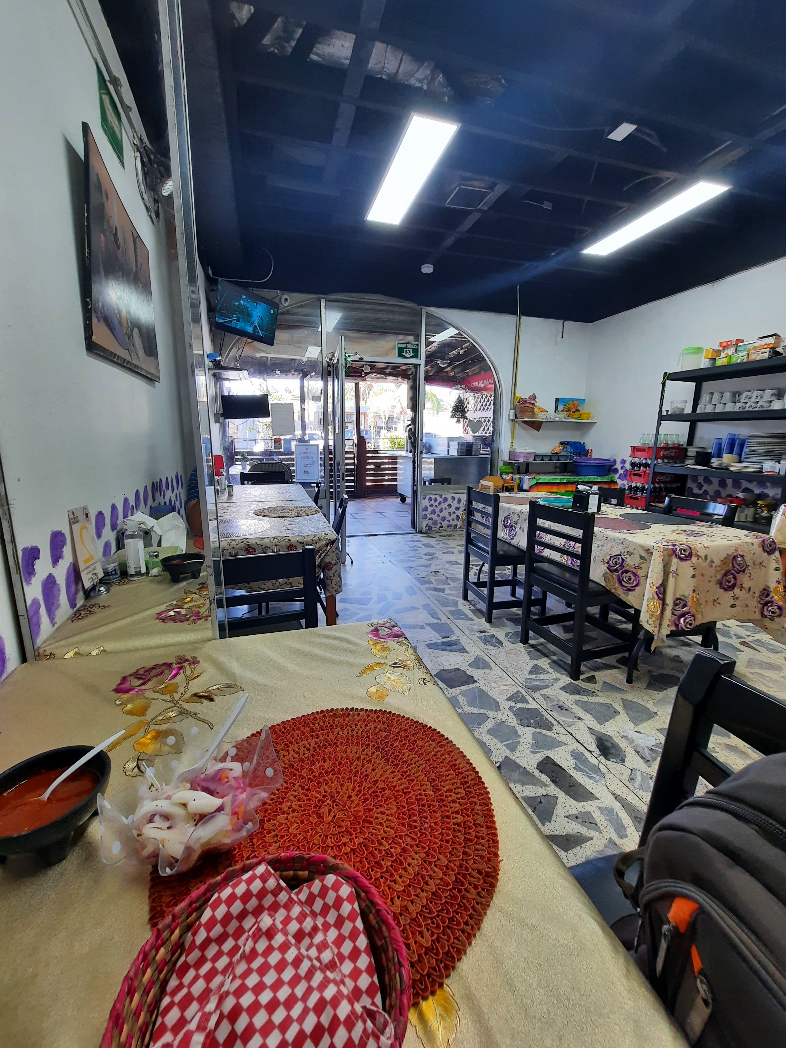 A&R Restaurant image 4