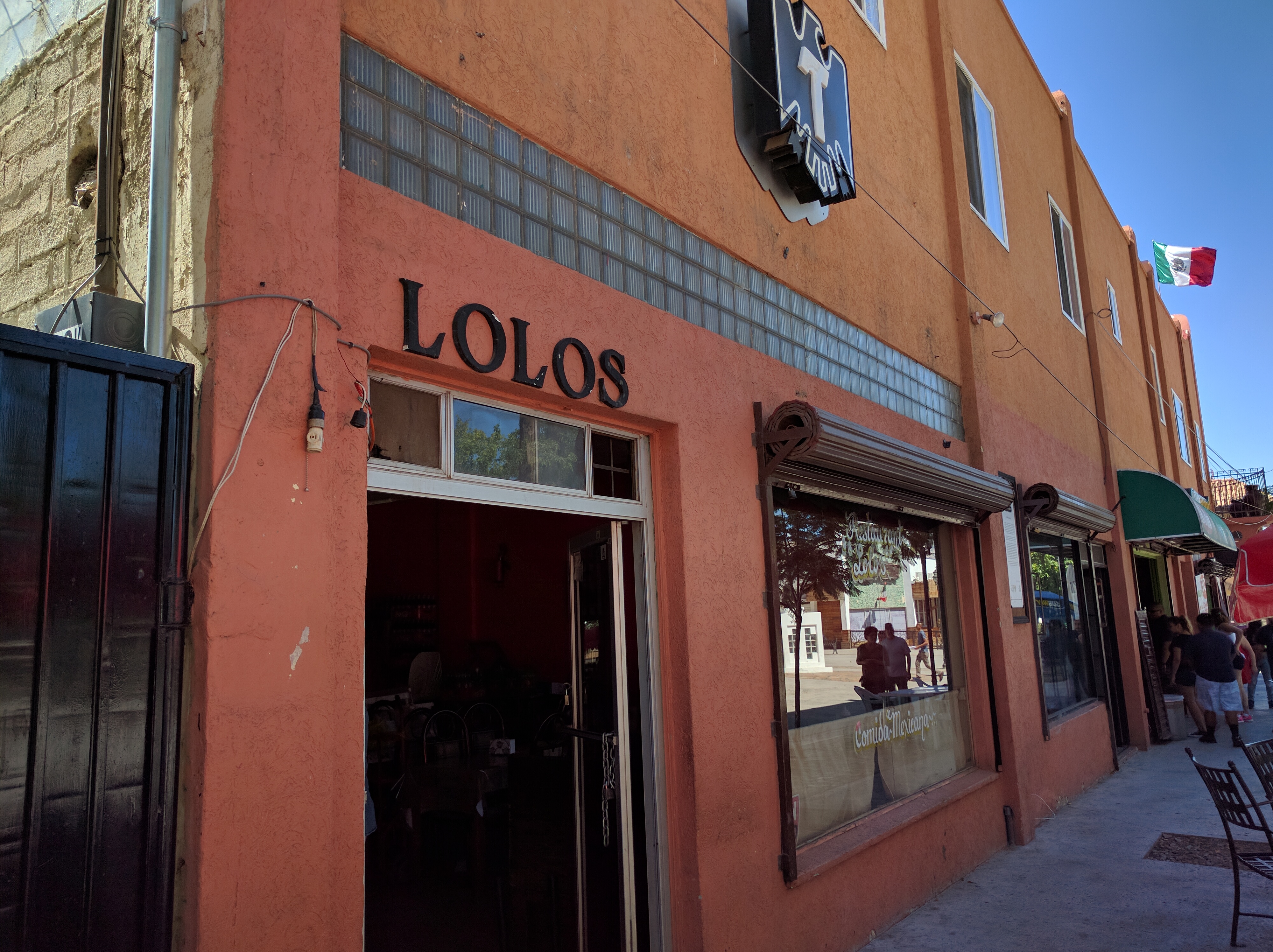 Lolos Restaurant image 1