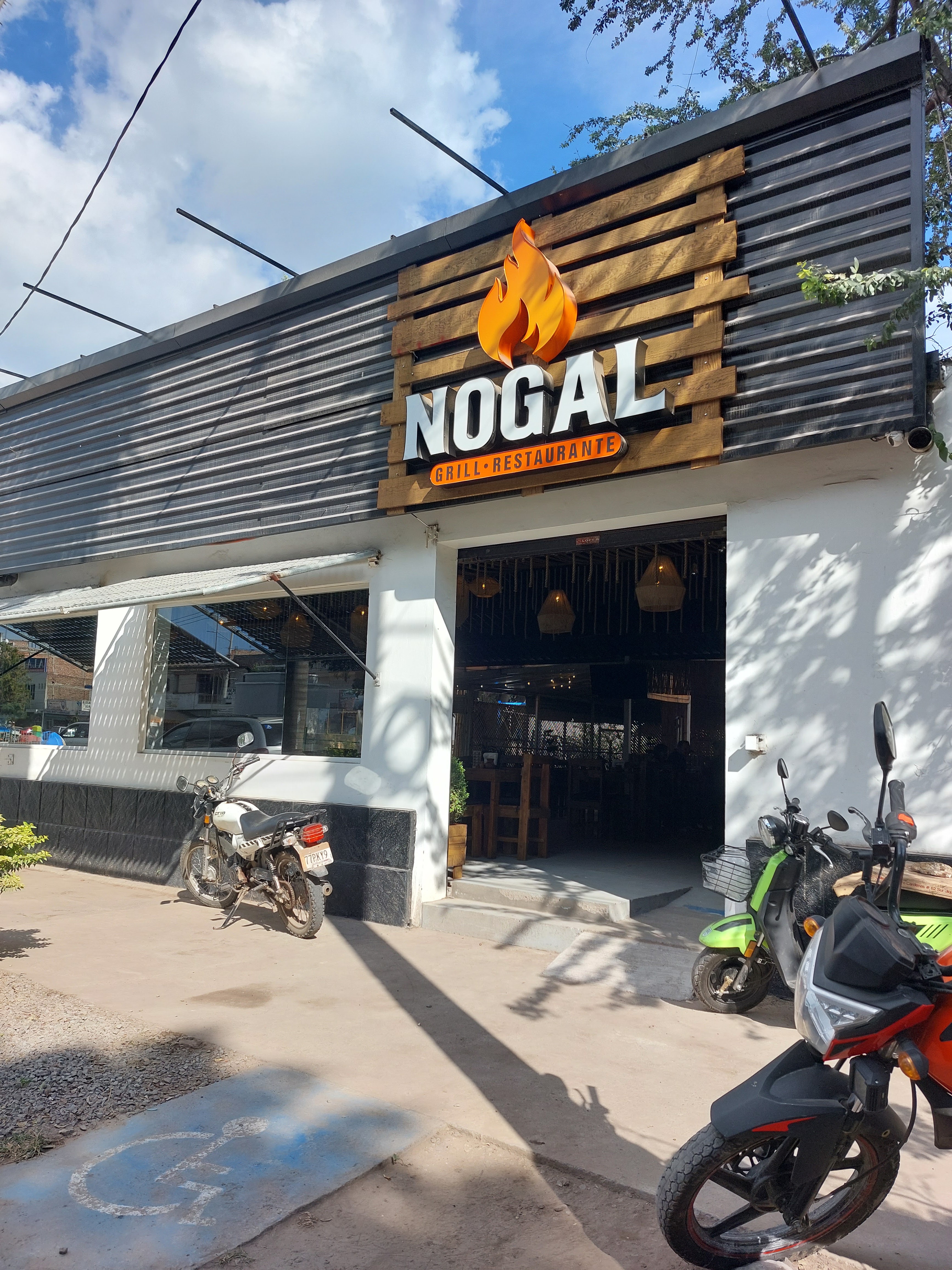 Restaurante Nogal Grill image 1