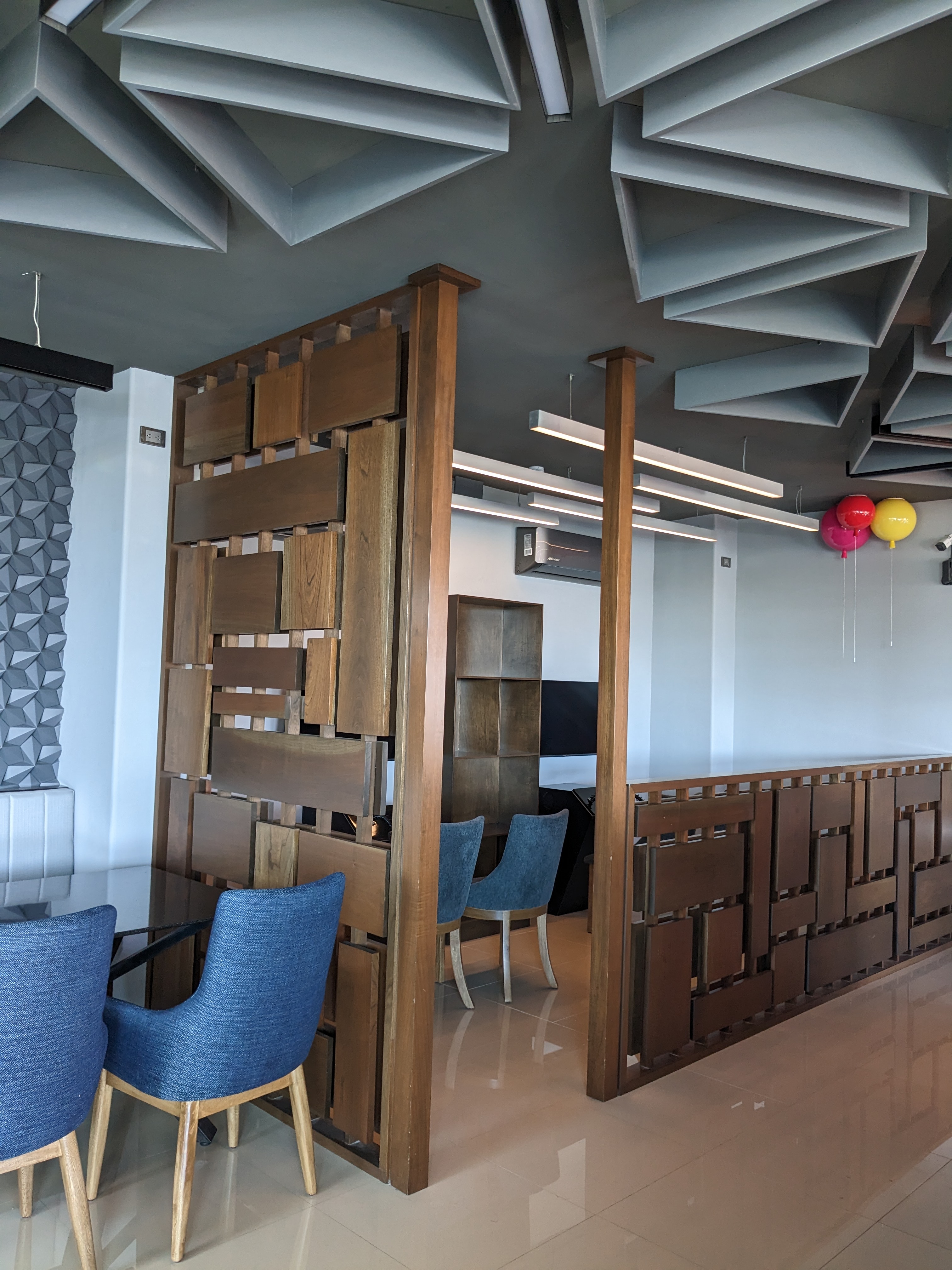 CARABELAS Seafood & Drinks image 1