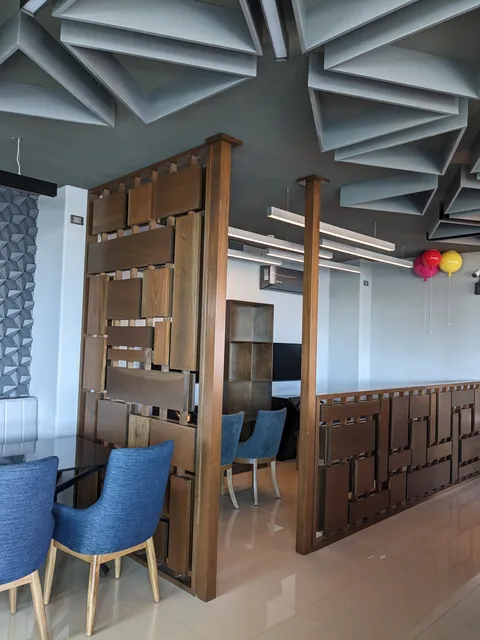 CARABELAS Seafood & Drinks image 1