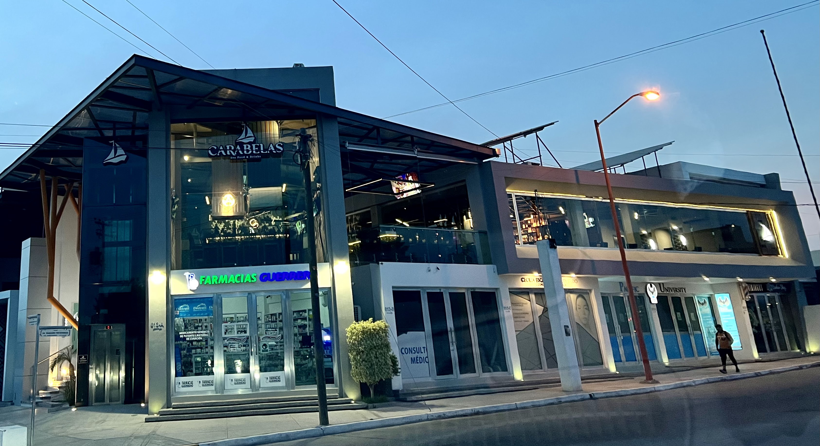 CARABELAS Seafood & Drinks image 7