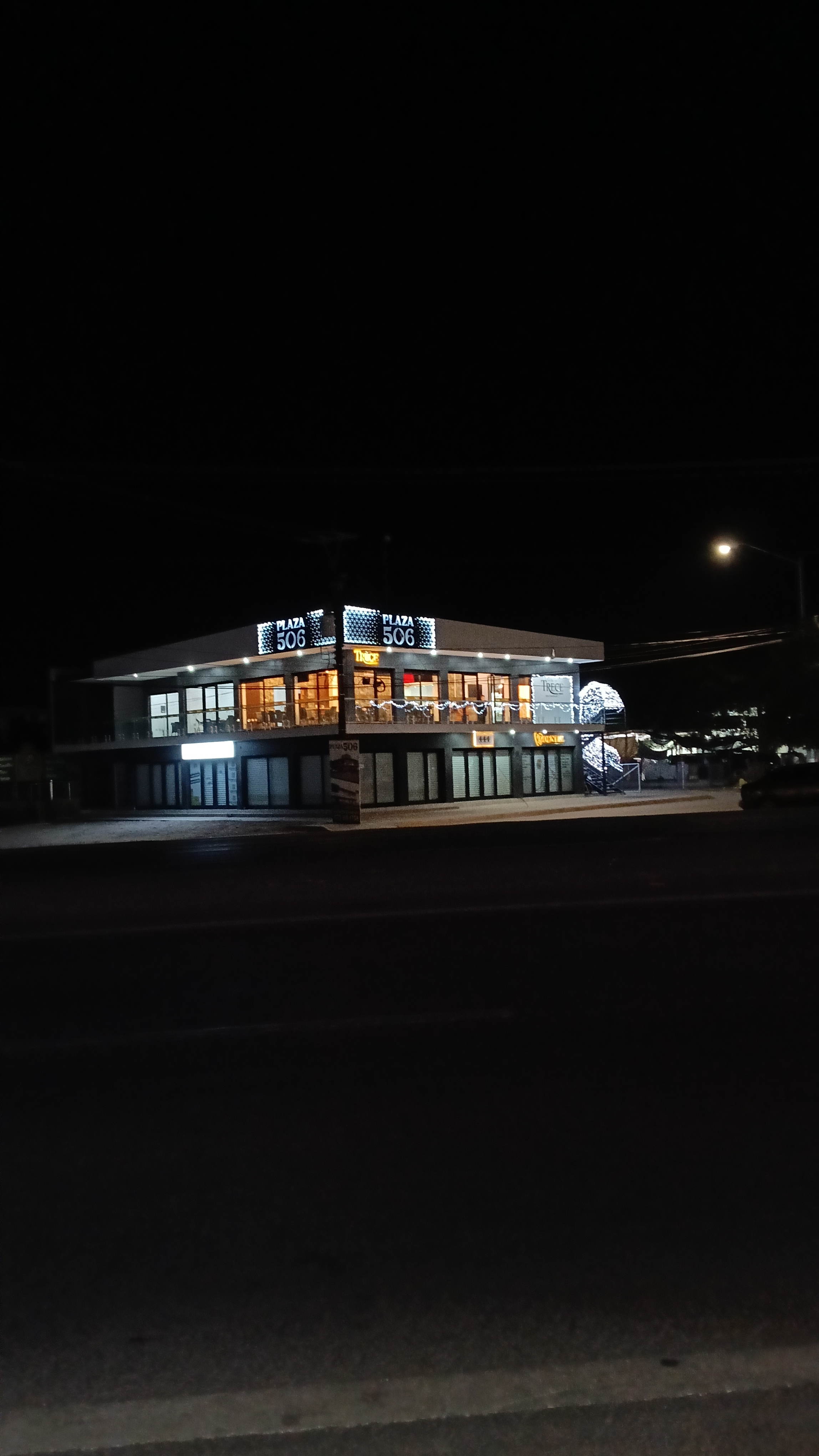 El Trece Restaurant image 9