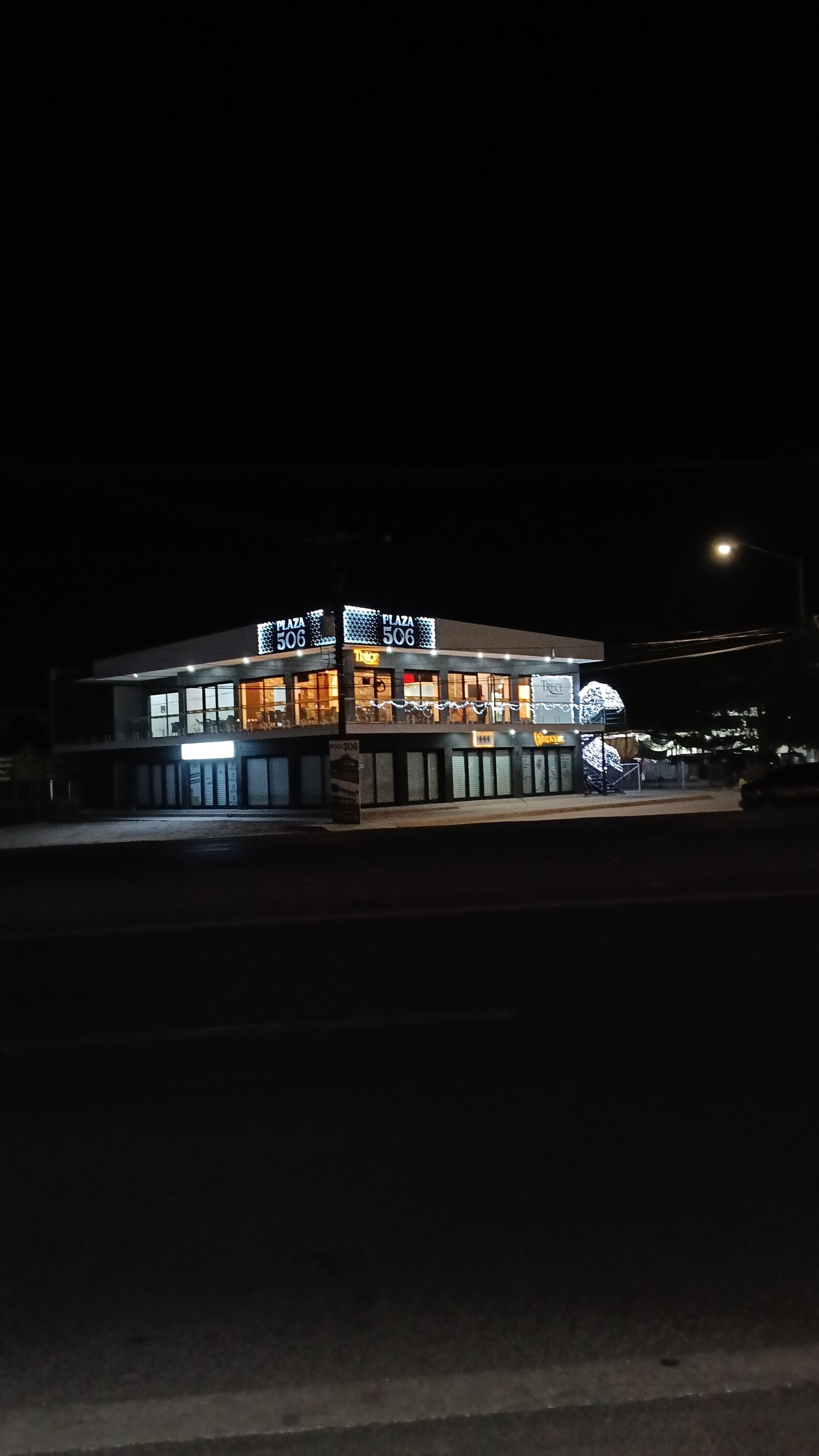 El Trece Restaurant image 9