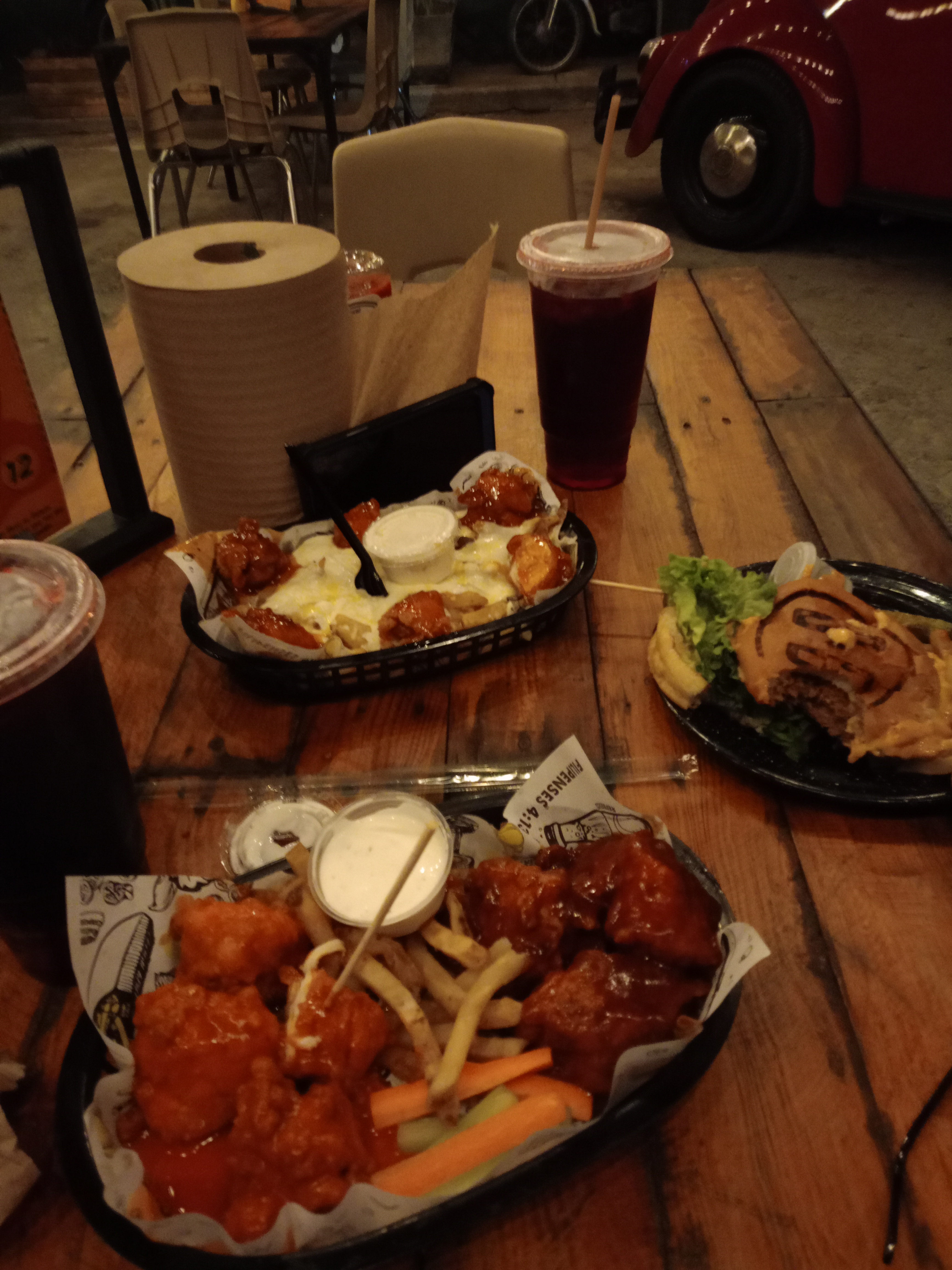 Dave's Burgers image 3