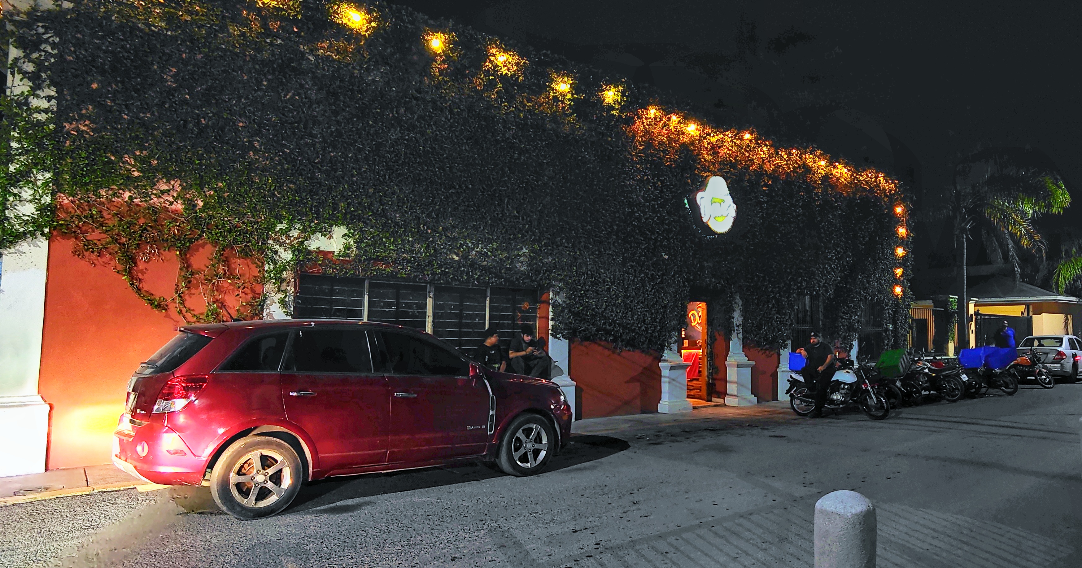 Dave's Burgers image 6