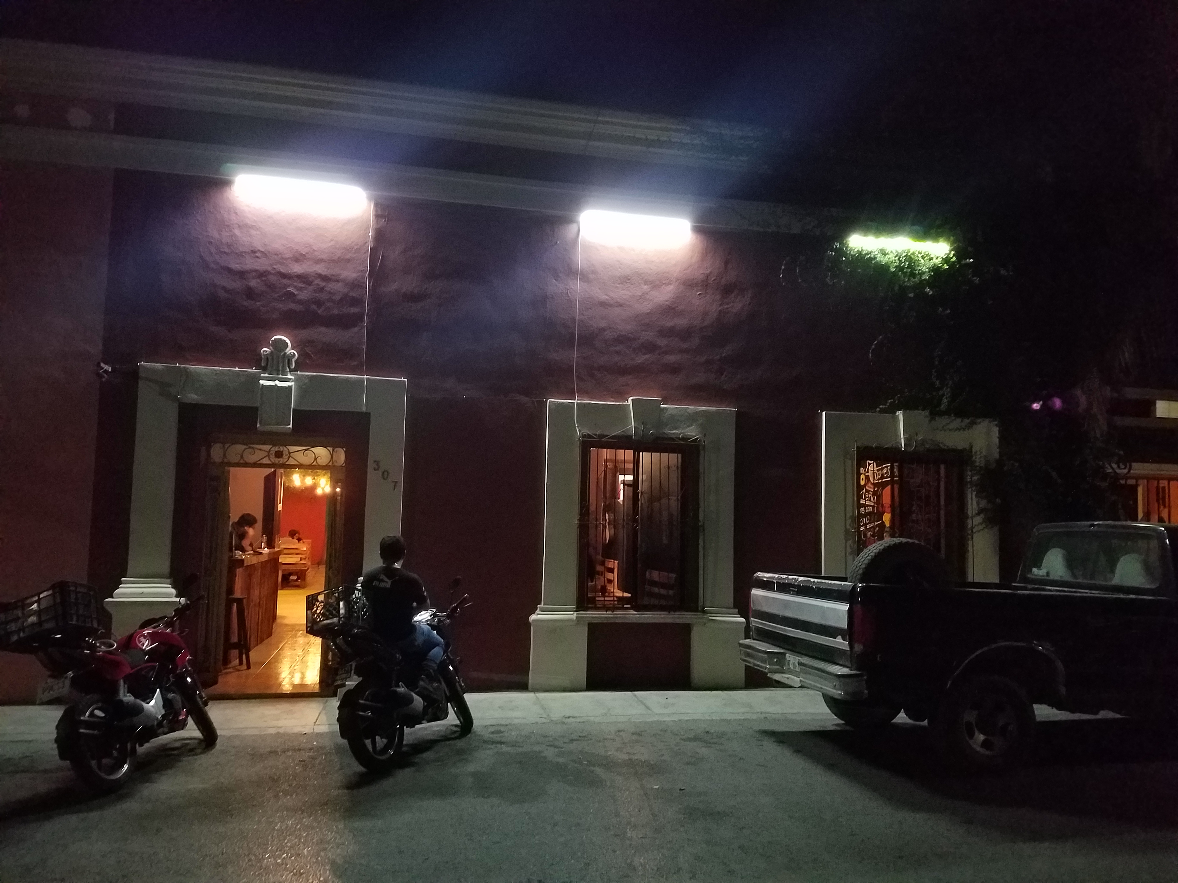 Dave's Burgers image 10