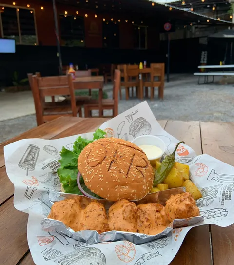 Doon Kriss Burguers image 6