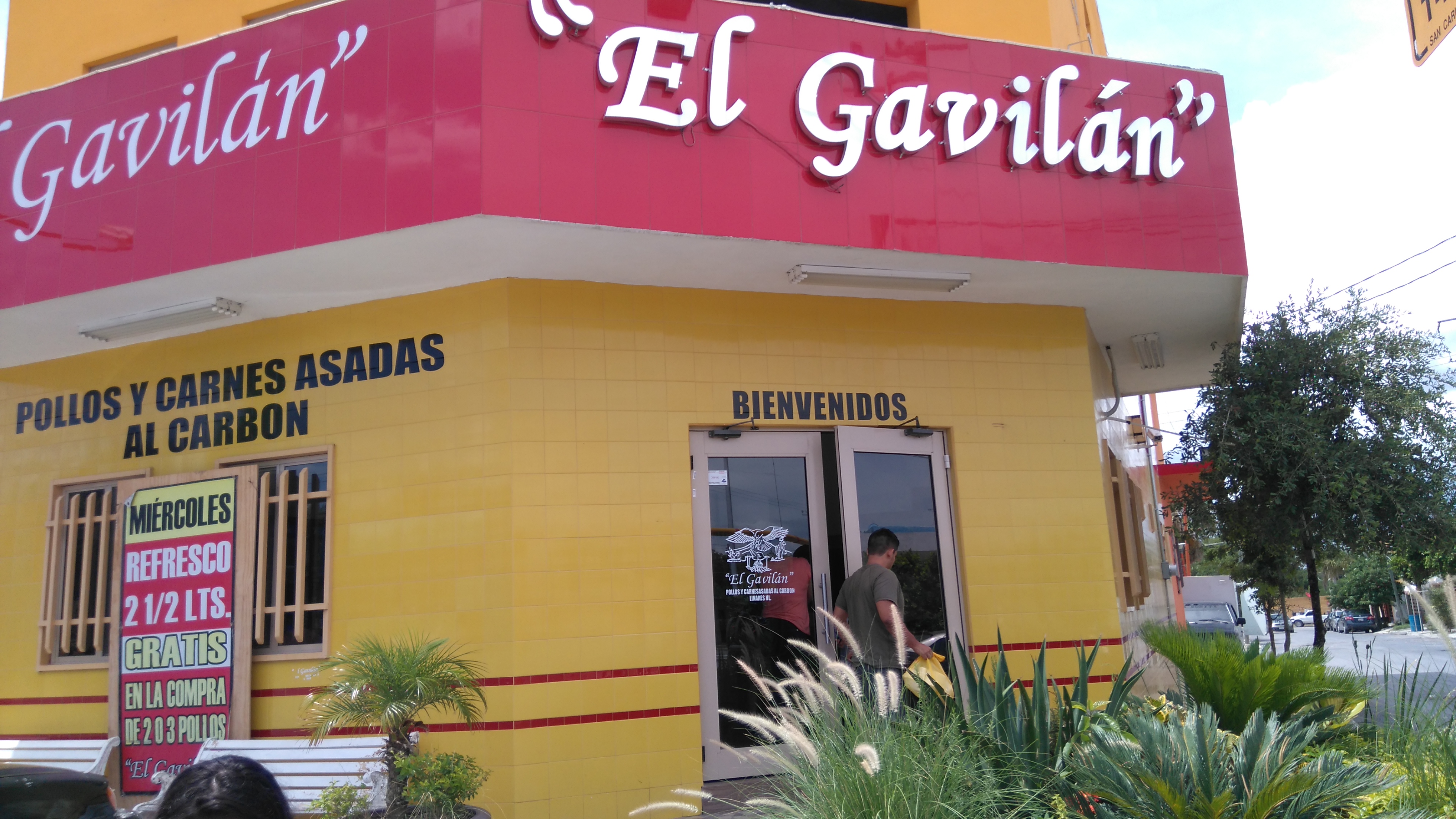 Pollos Y Carnes Asadas "El Gavilan" image 1