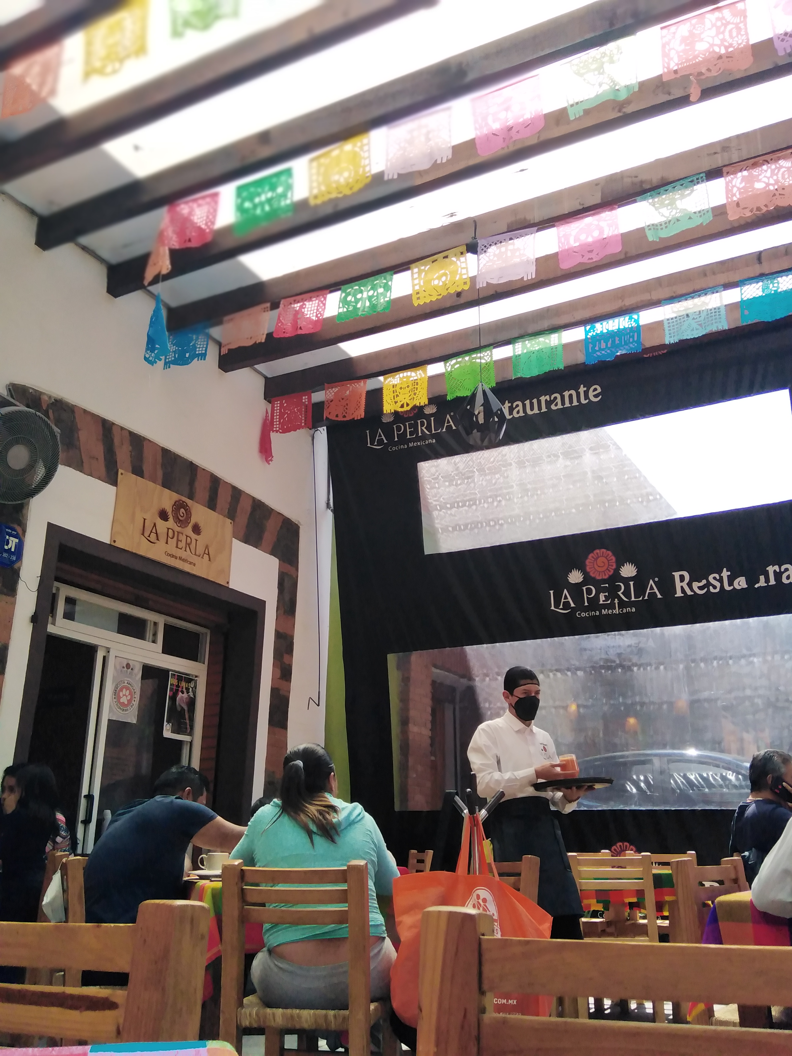 La Perla Restaurante image 4