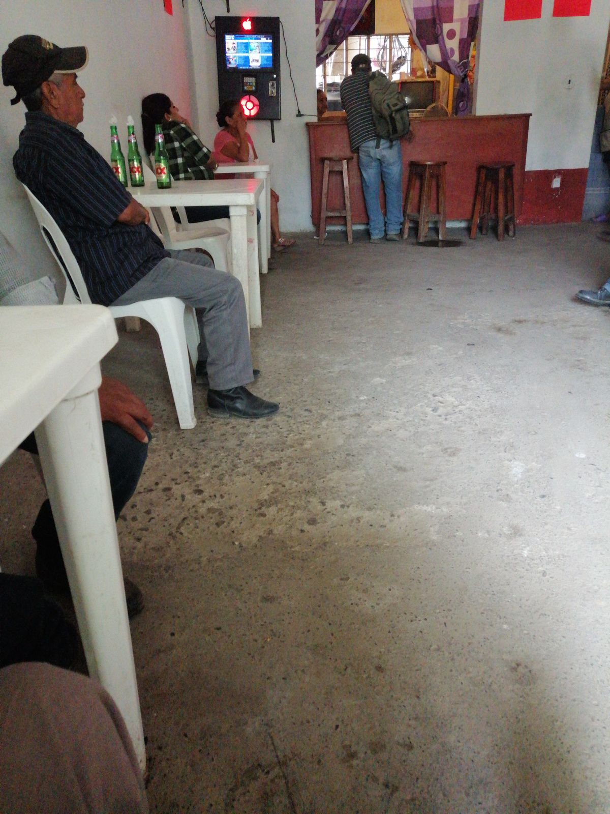 bar el ilegal image 3