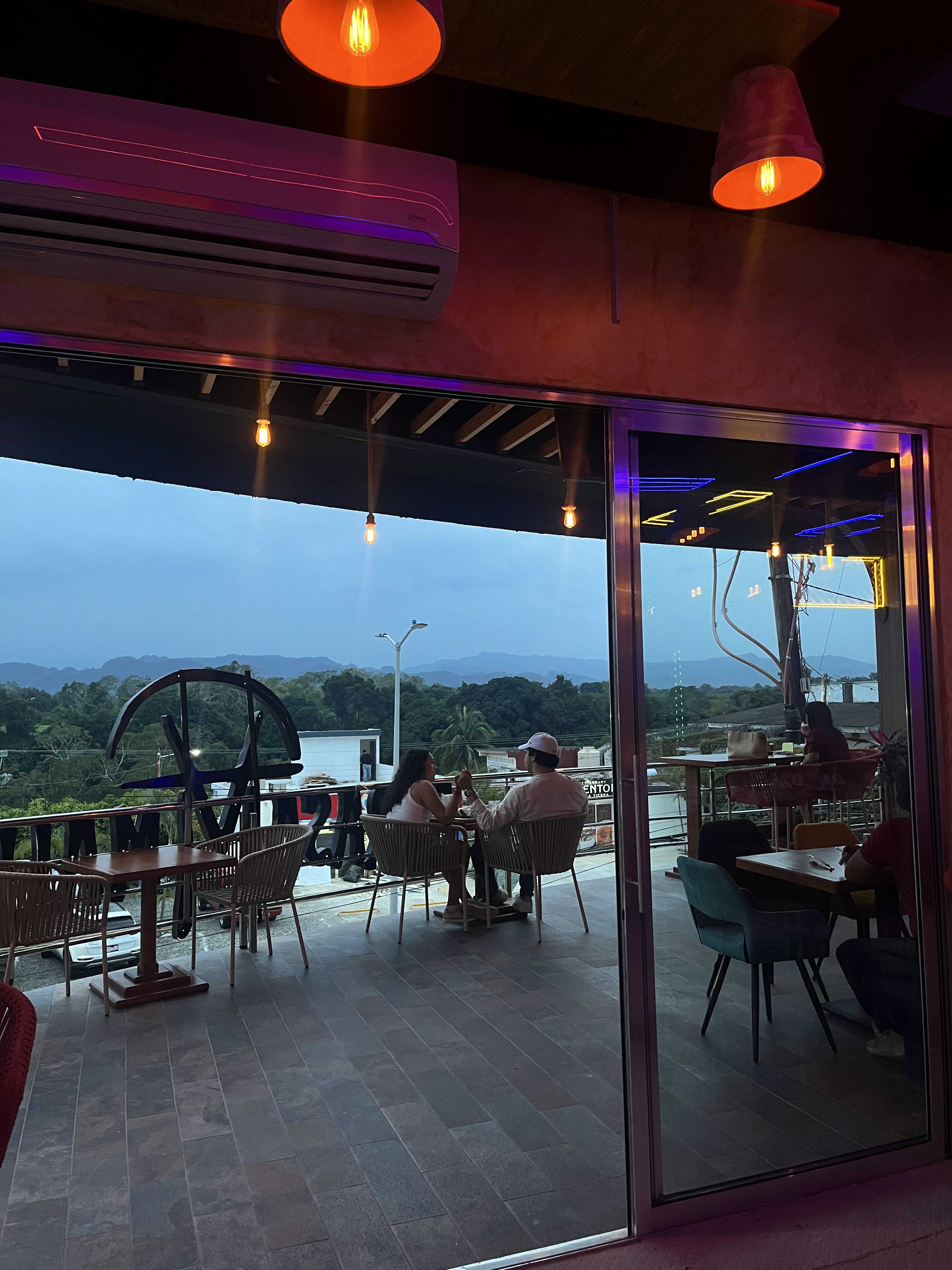 Arrasa Males Restaurante Mixología image 1