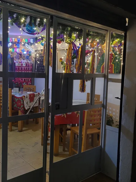 Restaurante los muñecos image 1