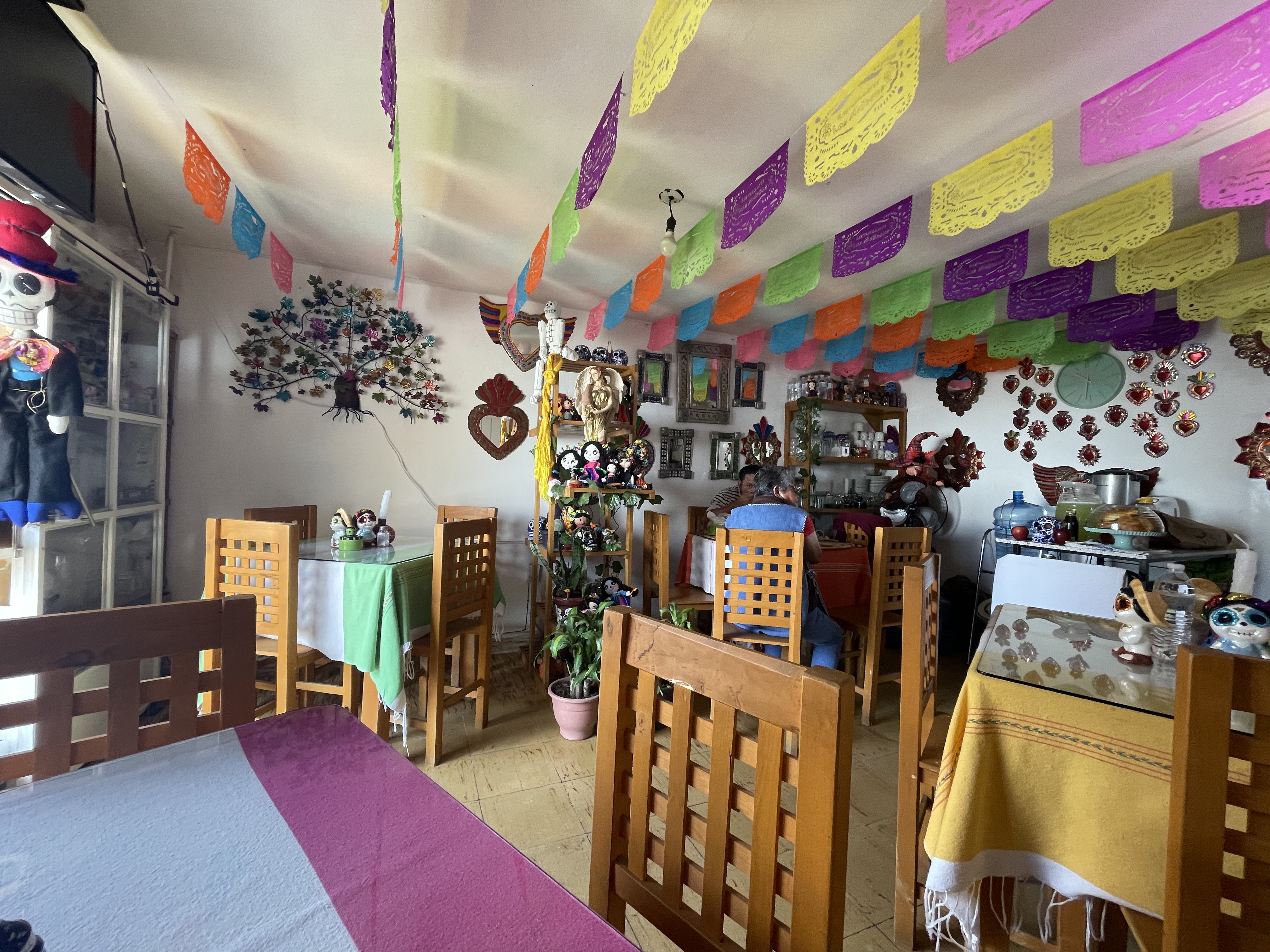 Restaurante los muñecos image 3