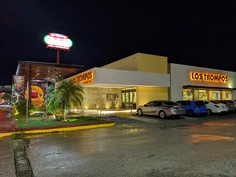 Los Trompos image 1
