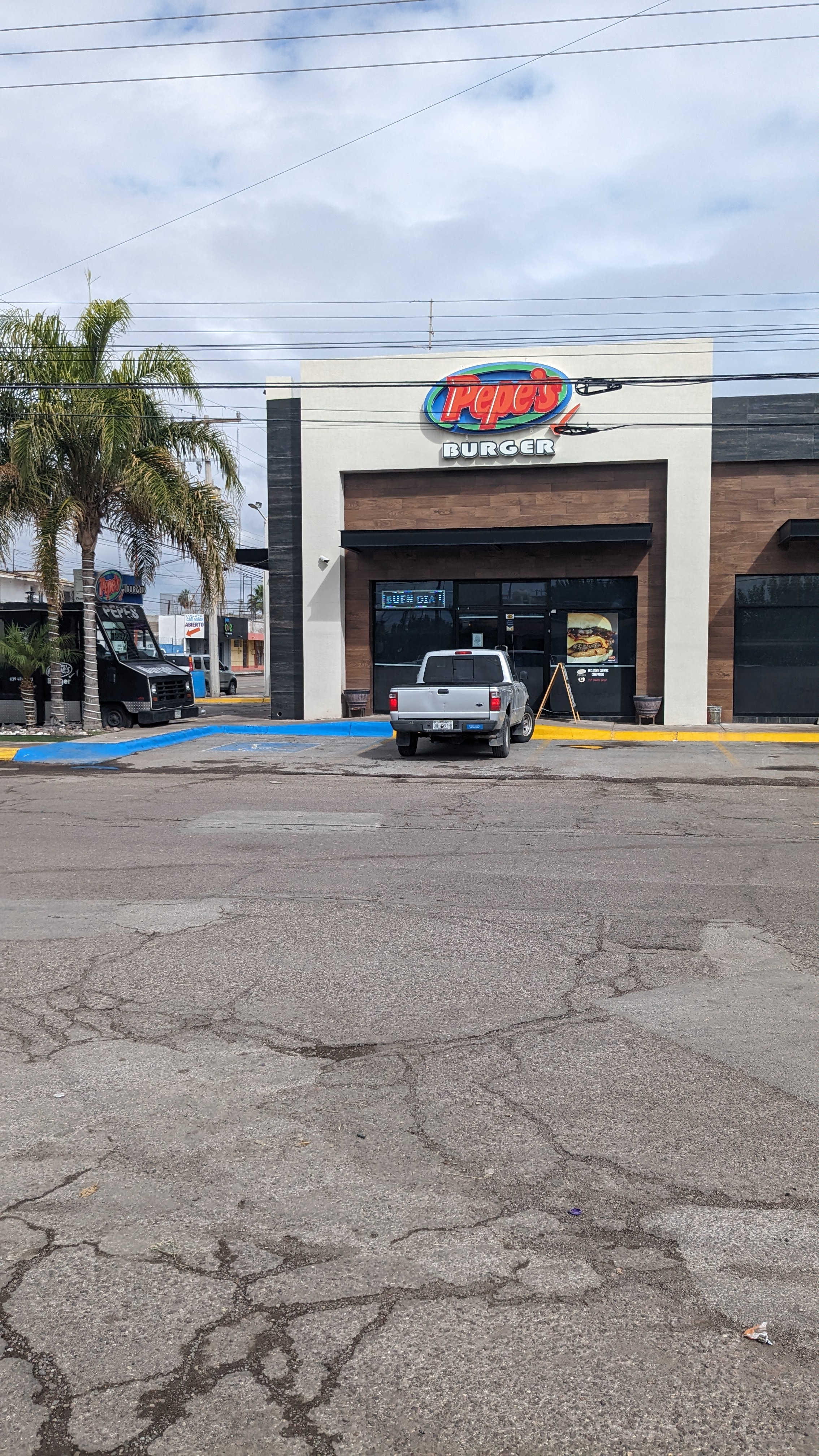 Pepes Burger Sucursal Oriente image 5