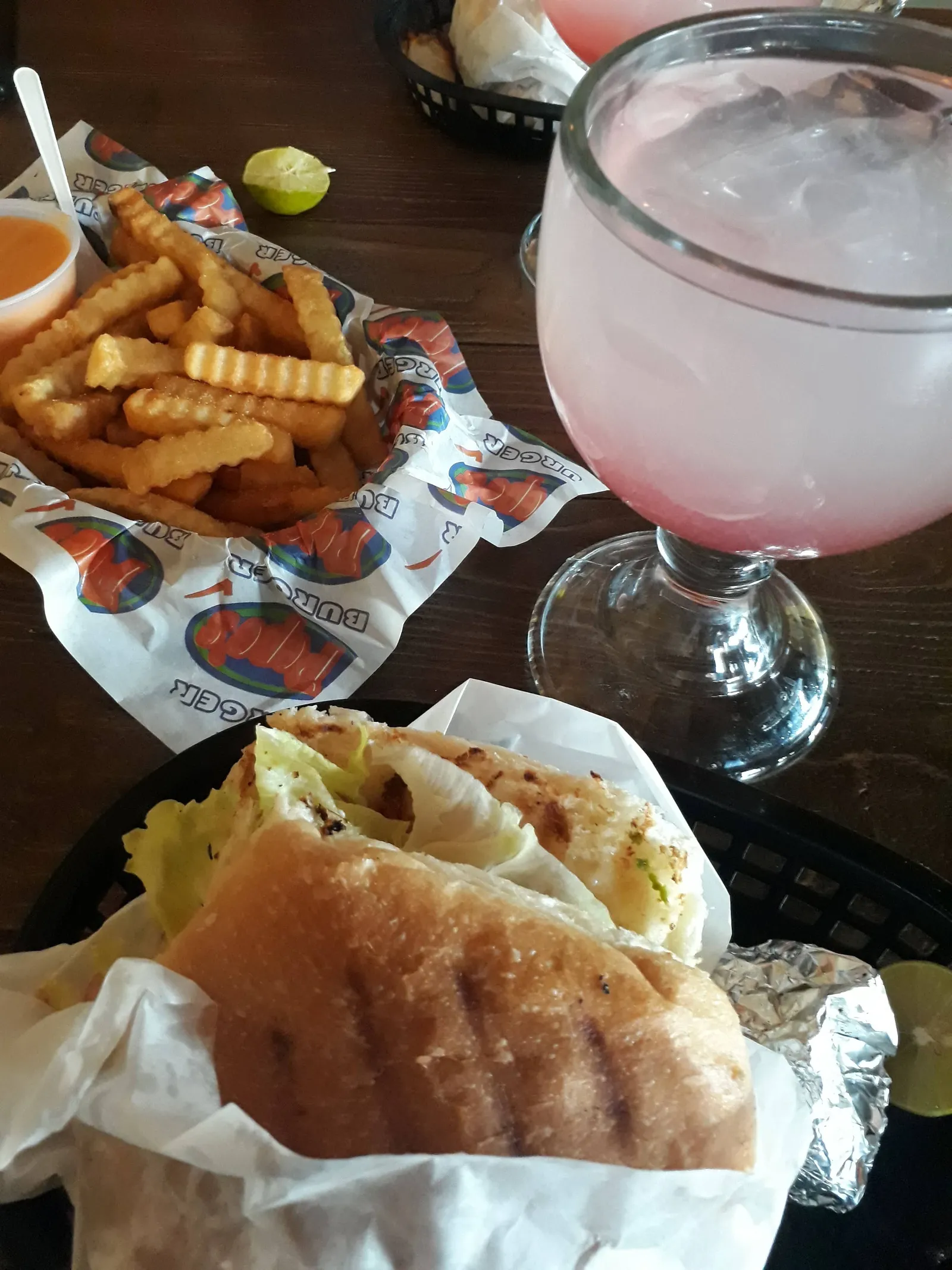 Pepes Burger Sucursal Oriente image 8