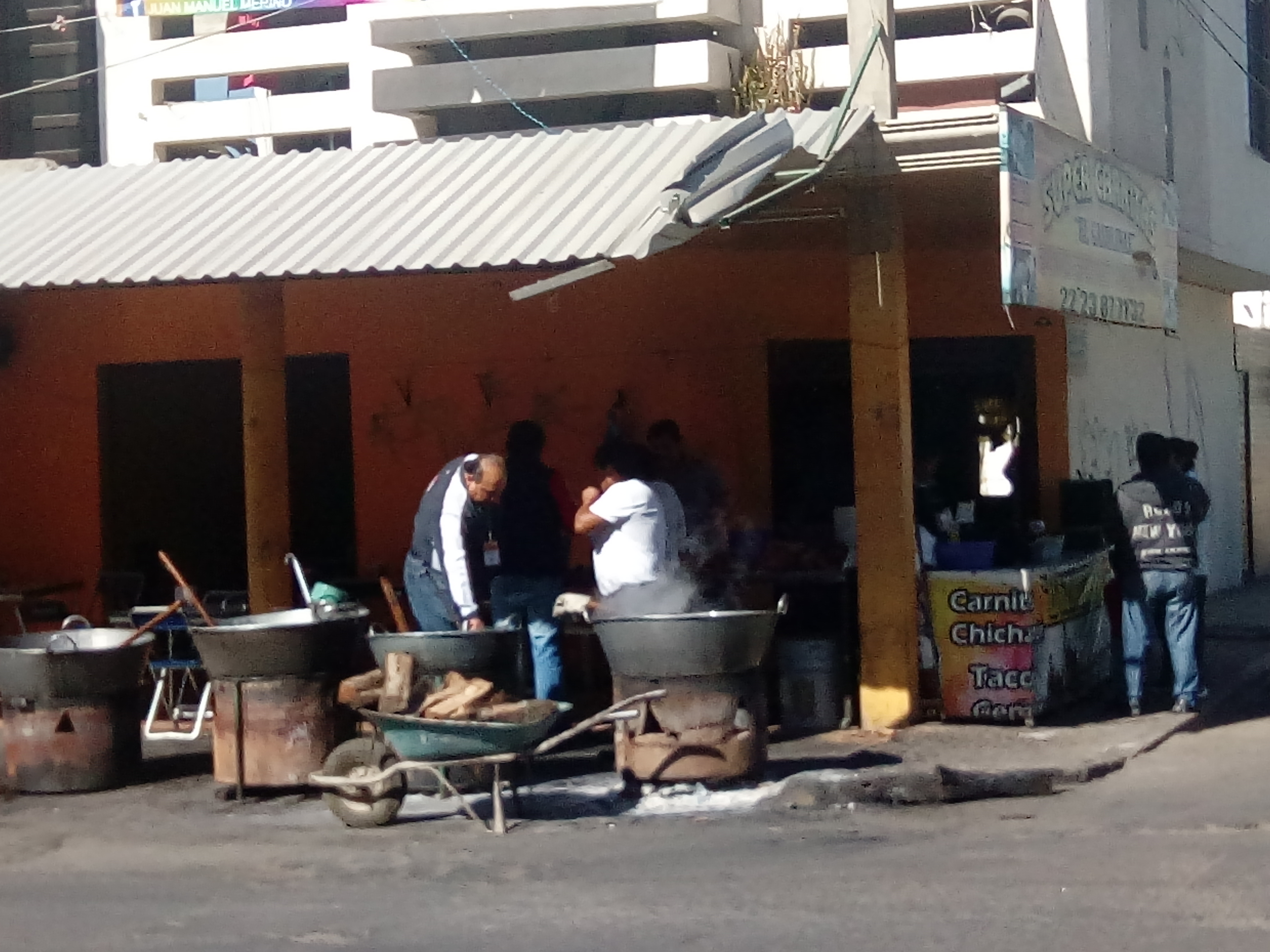 Súper Carnitas "El Gasolinas". image 2