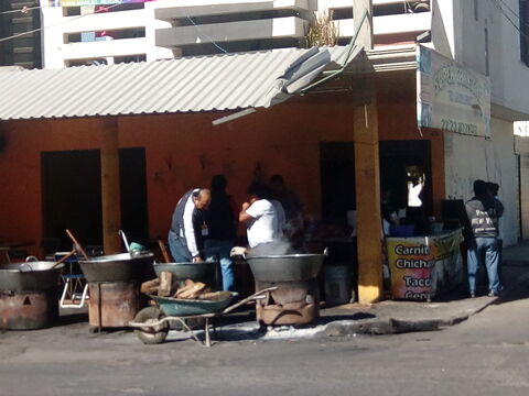 Súper Carnitas "El Gasolinas". image 2