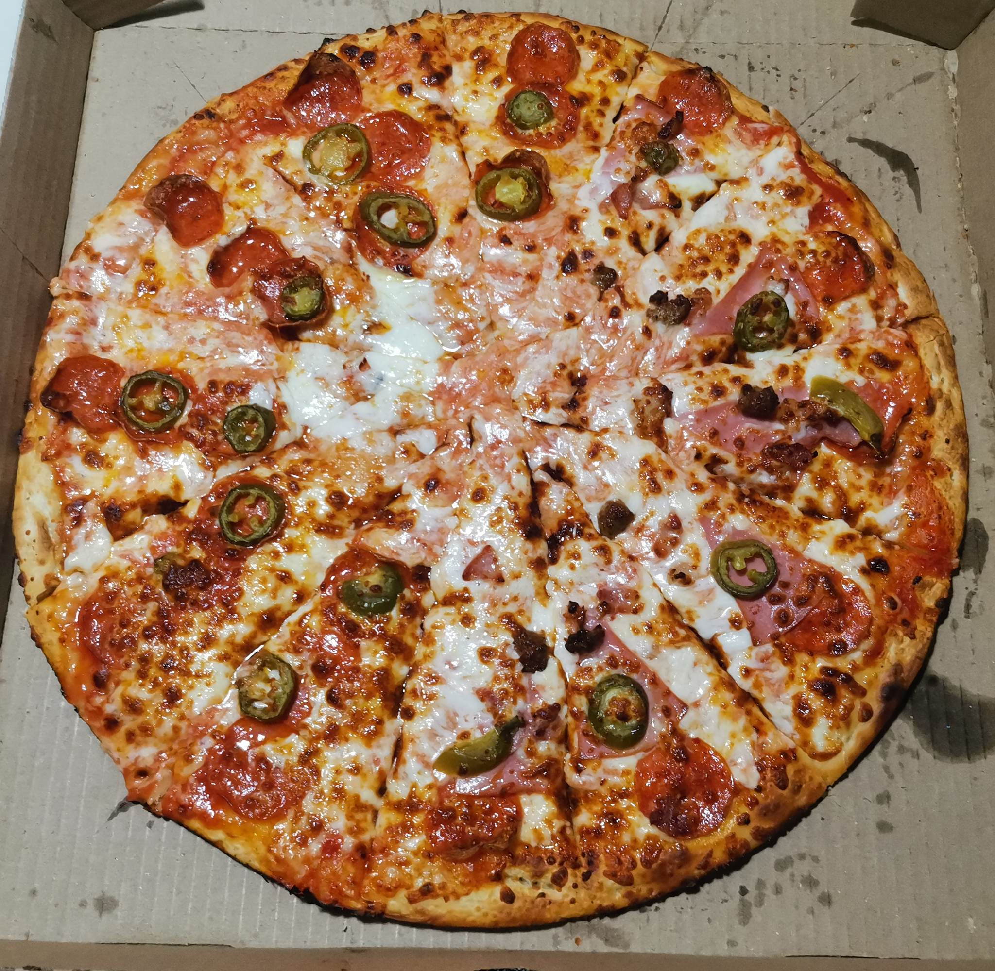 Pizzaroni pizza image 3
