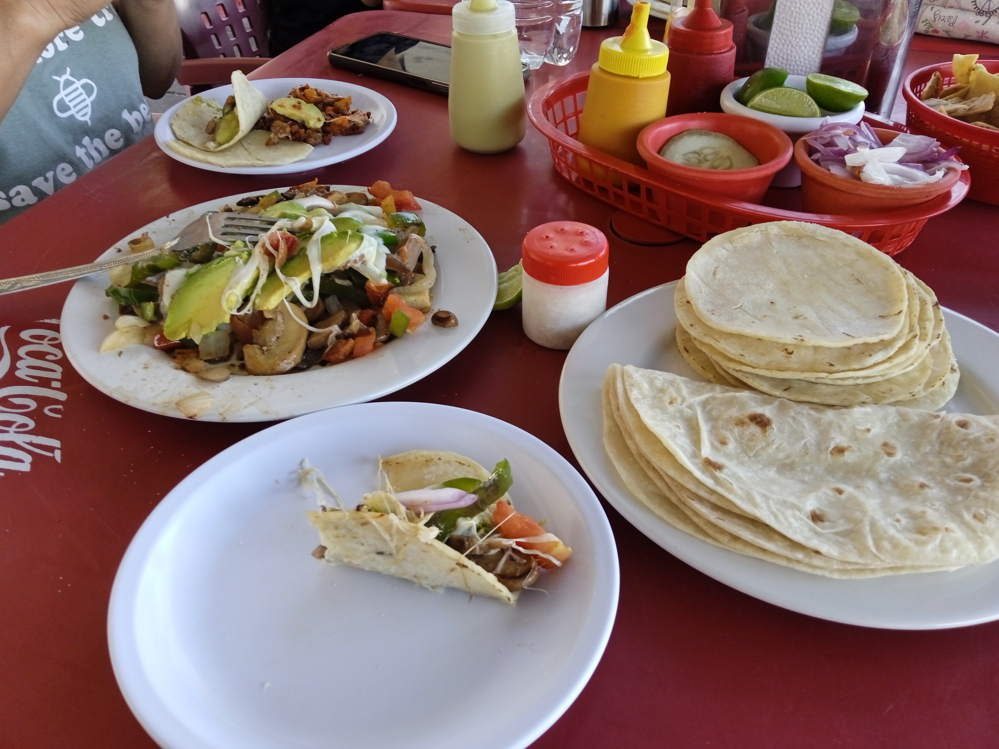 Los Encomenderos image 2