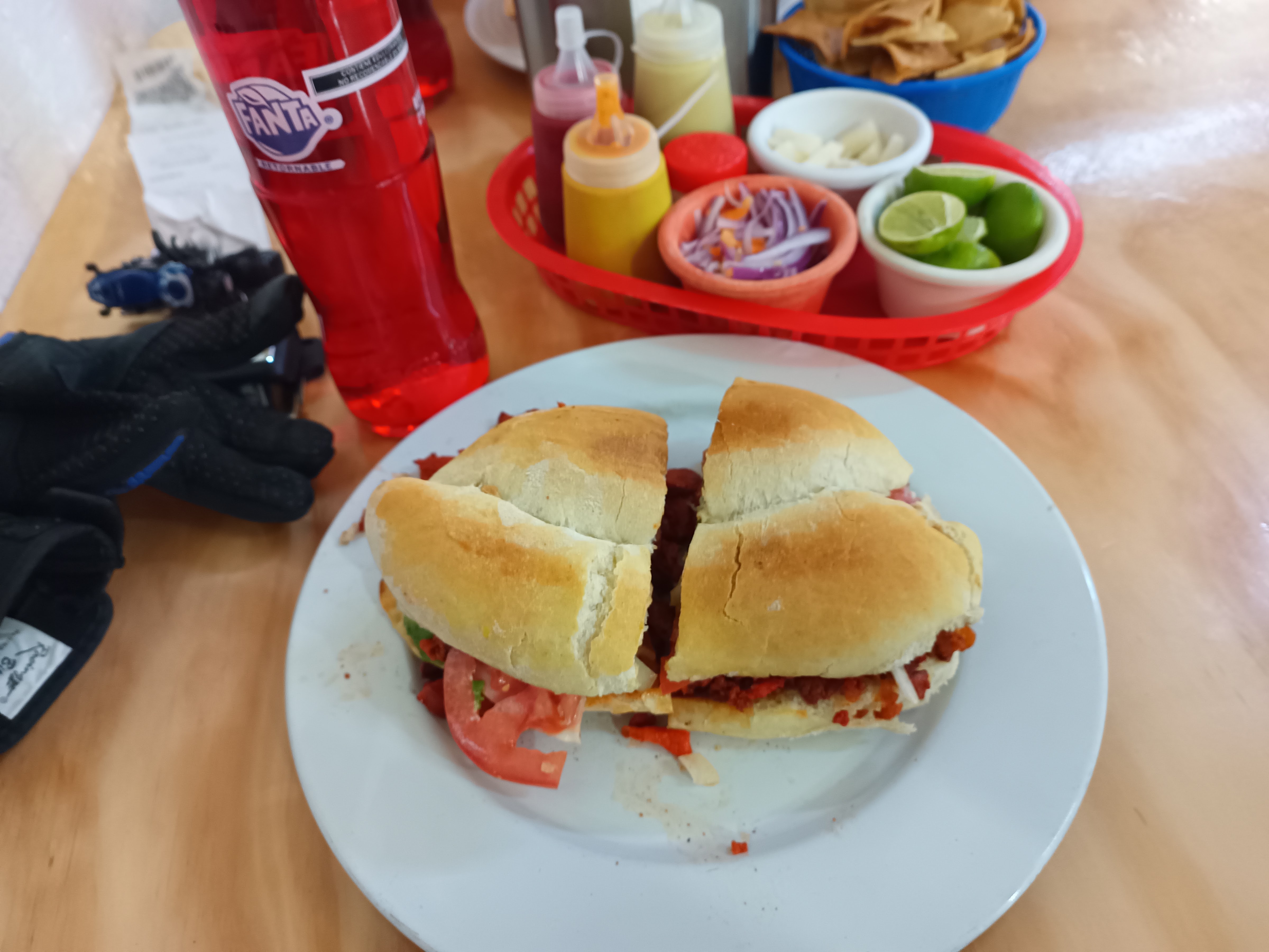 Los Encomenderos image 4