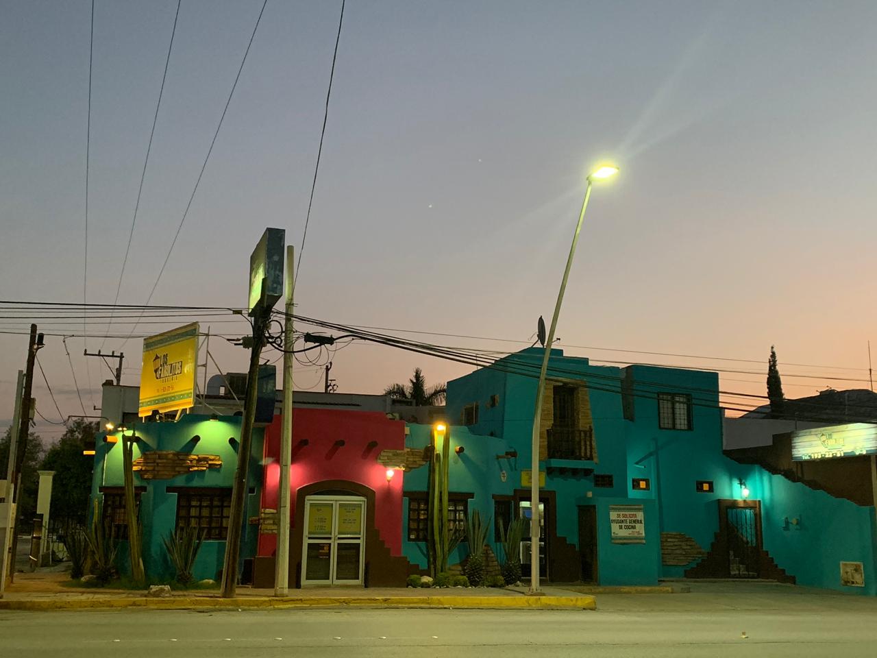 Los Farolitos Taqueria image 3