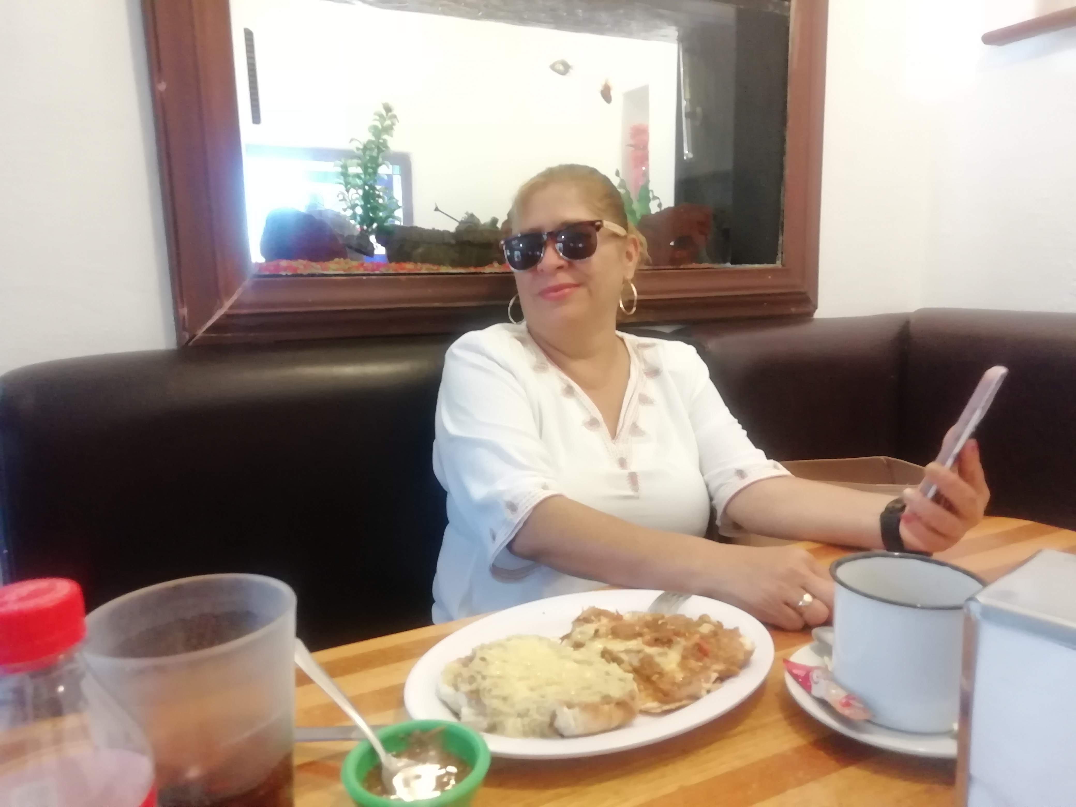 Los Farolitos Taqueria image 7