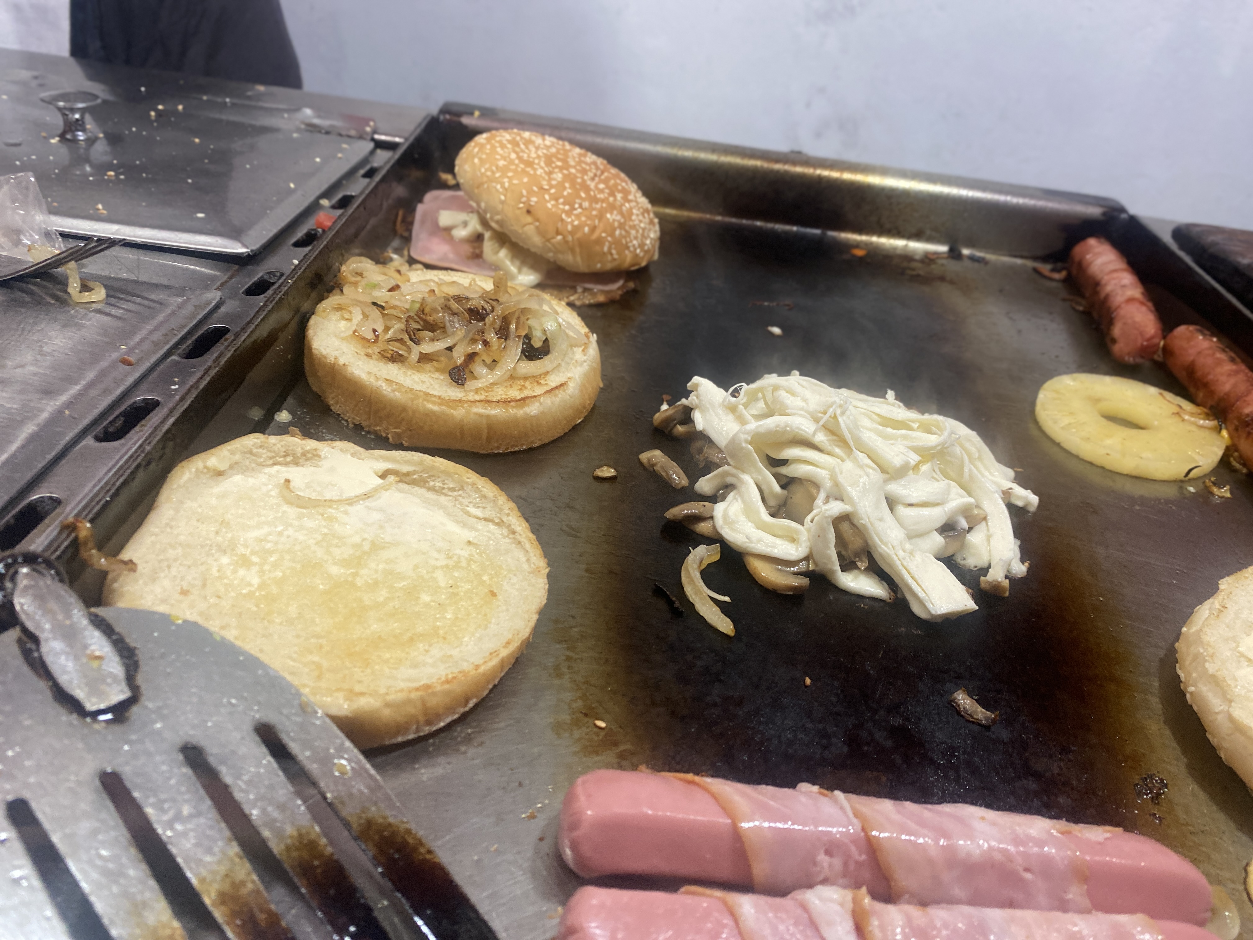 Hamburgesas & Hot Dogs "El 80" image 1