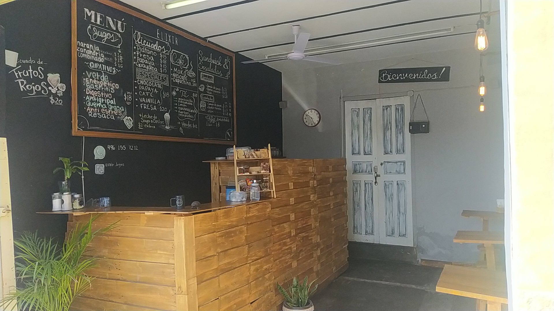 ELIXIR Jugos & Café image 1