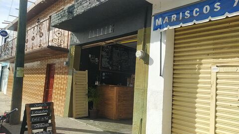 ELIXIR Jugos & Café image 2