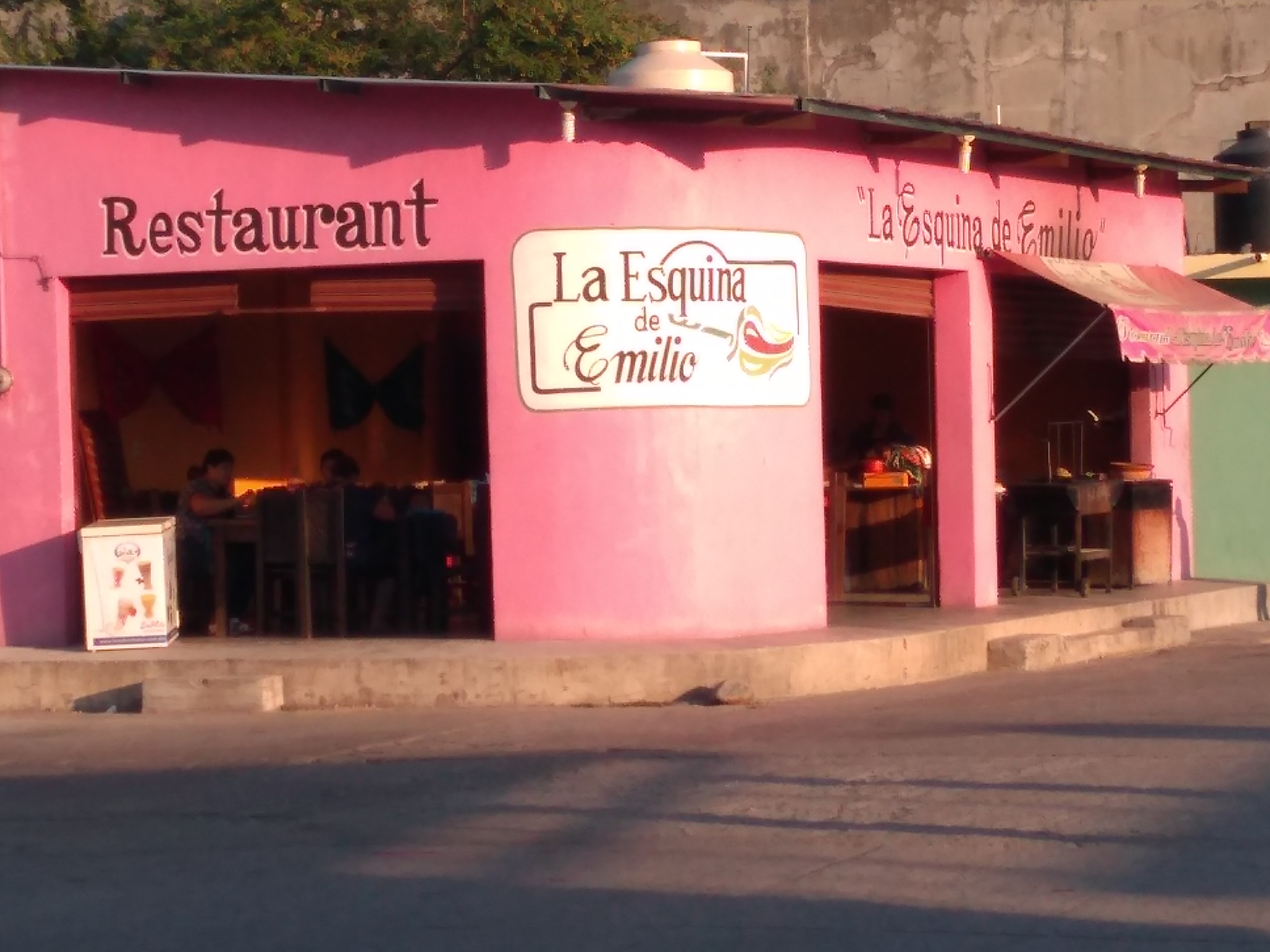 La esquina de emilio image 1
