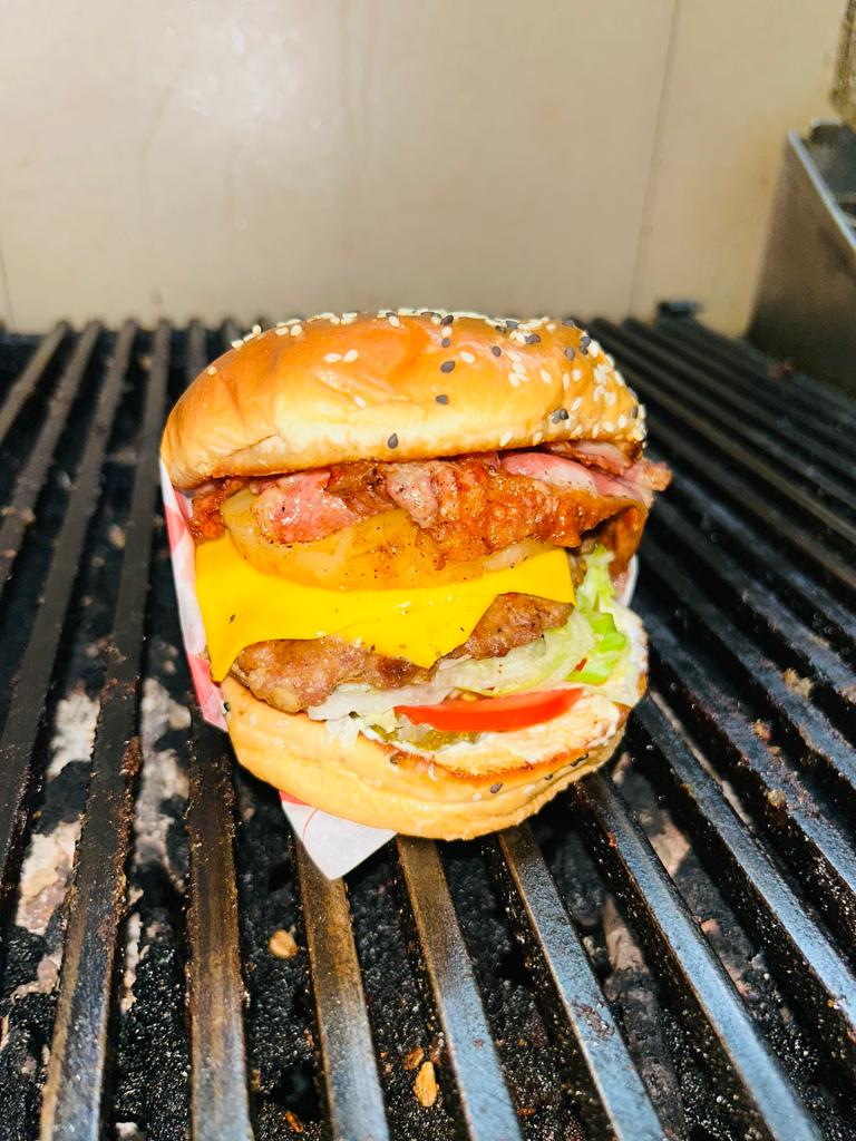 Hamburguesas El Chamono image 2