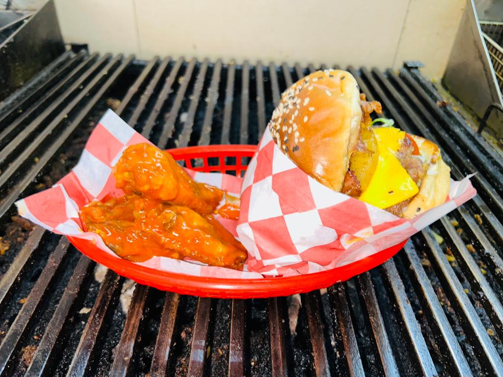 Hamburguesas El Chamono image 6