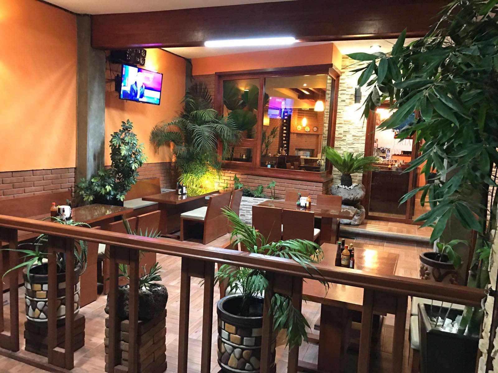 Juannas Pizza Ristorante Bar image 1