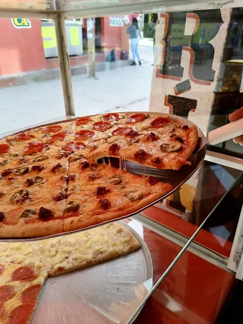 Pizza’s cruz image 3