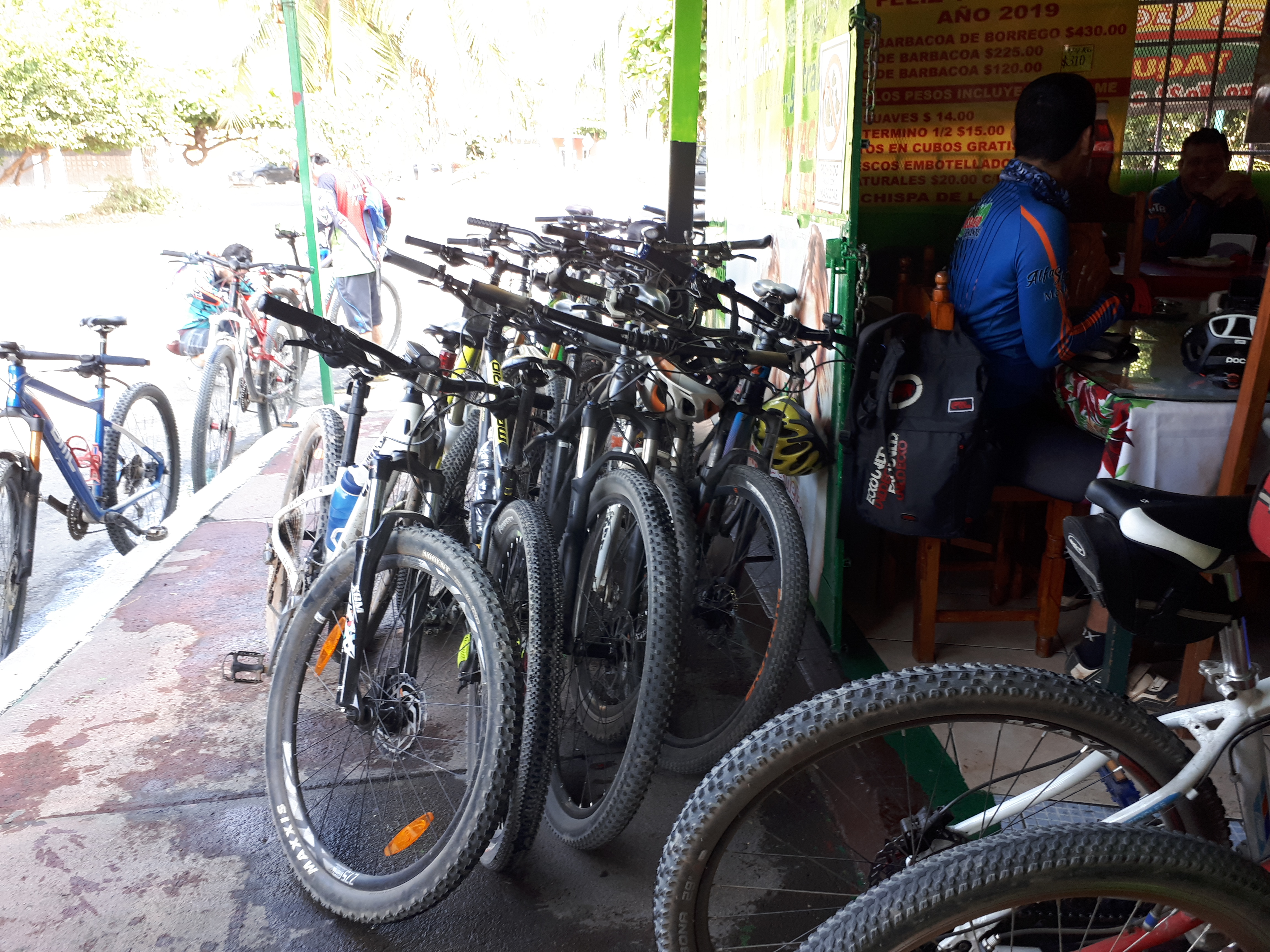 Las Gemelas Taqueria image 1