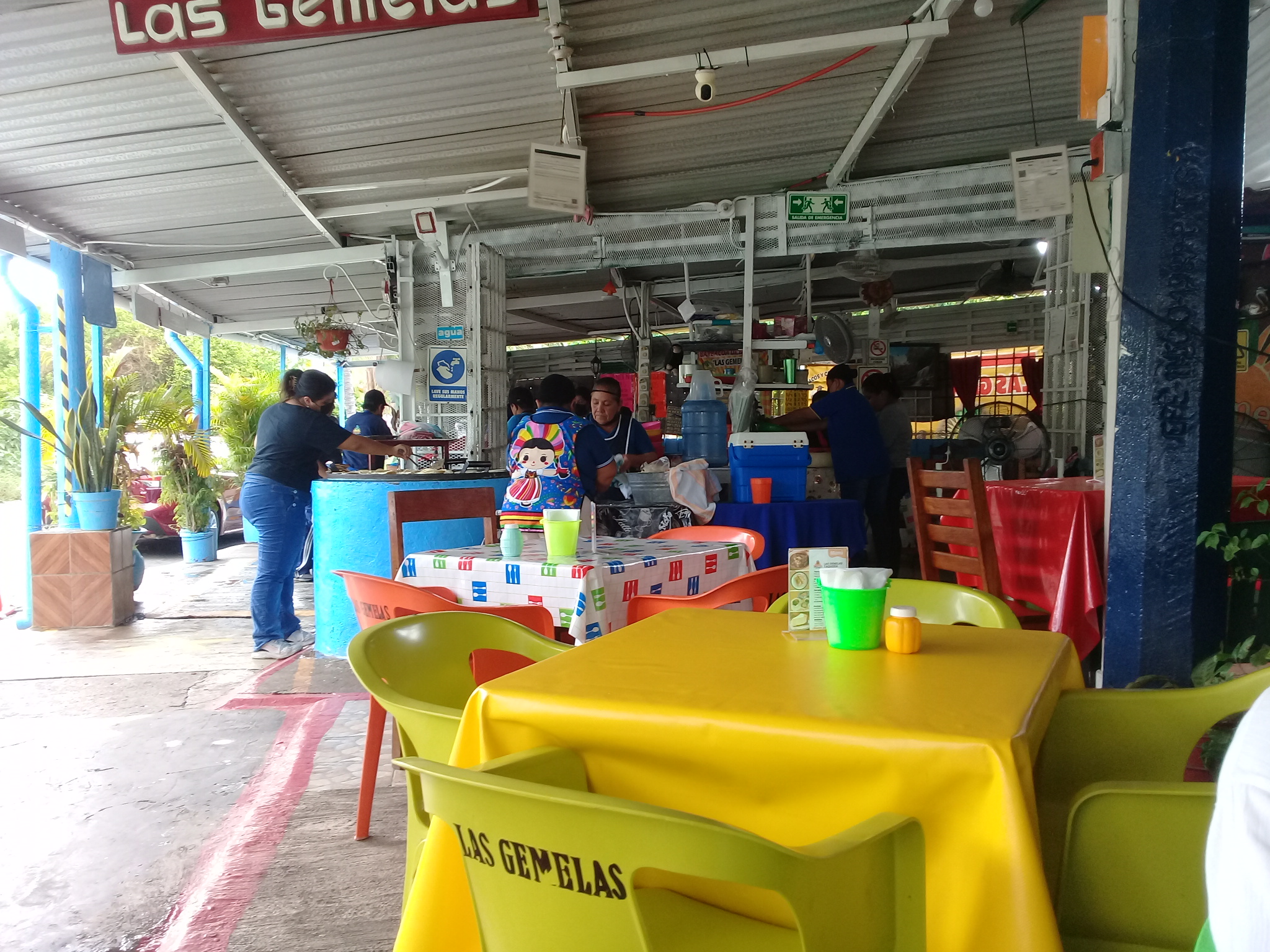 Las Gemelas Taqueria image 3