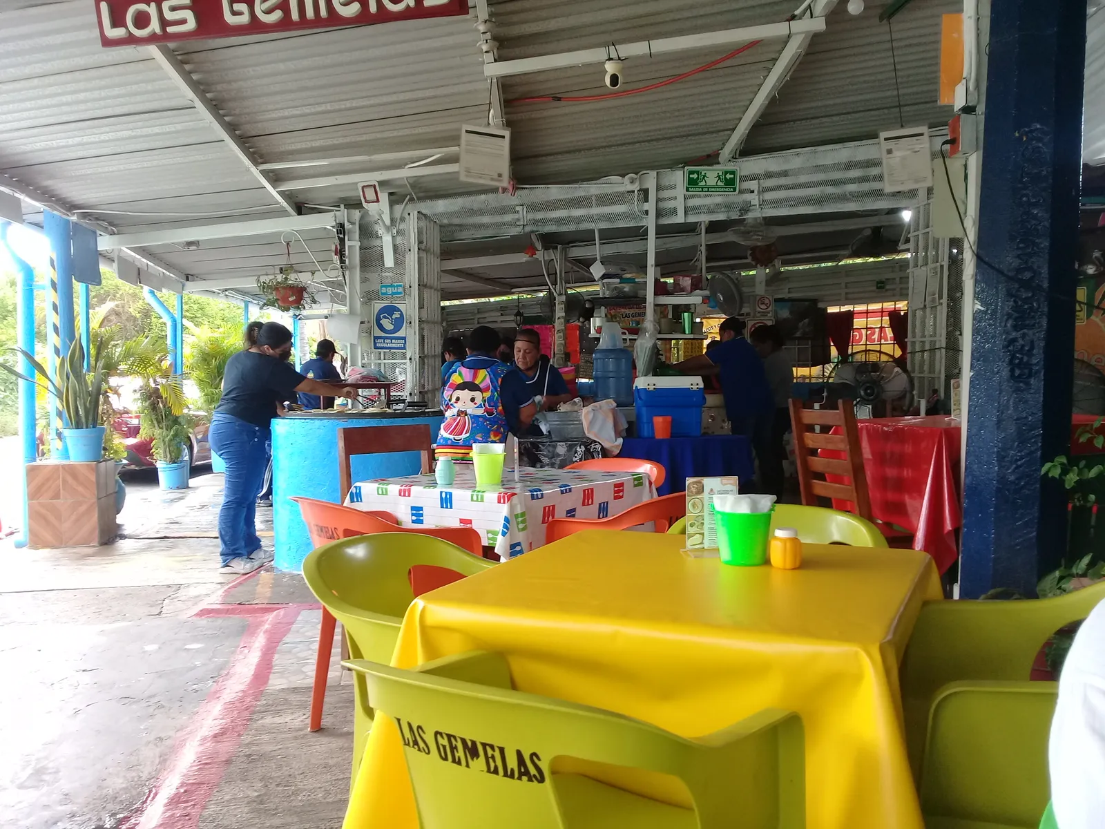 Las Gemelas Taqueria image 3