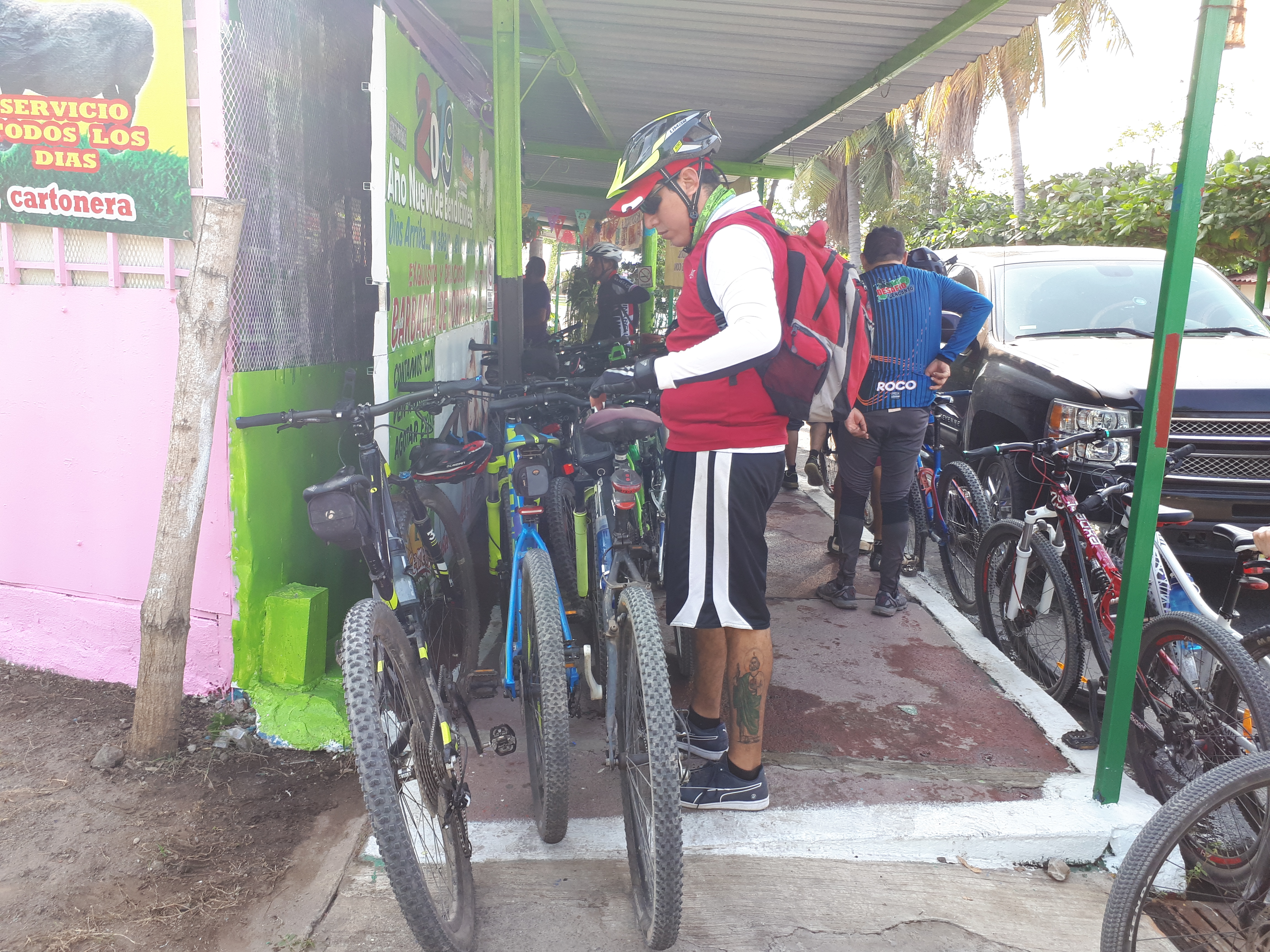 Las Gemelas Taqueria image 9